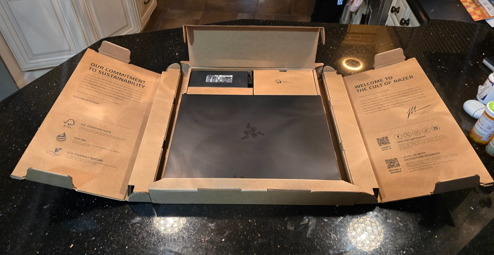 Razer Blade 14 (2025) RTX 5060 | 16GB RAM | 1TB SSD | Excellent Condition + Box