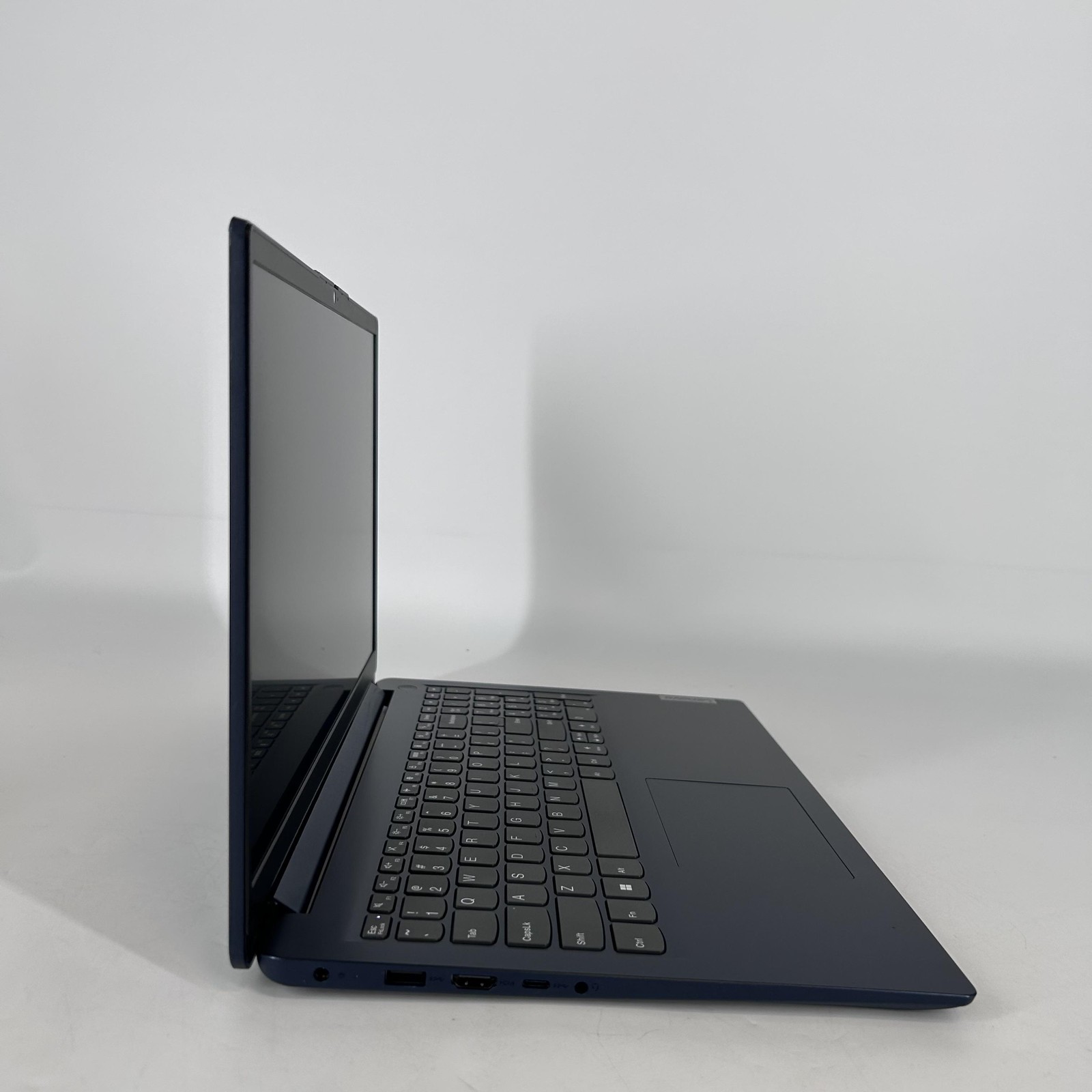 Lenovo IdeaPad 1 15.6 Blue FHD 2.8 GHz Ryzen 5 7520U 8GB 256GB SSD Very Good
