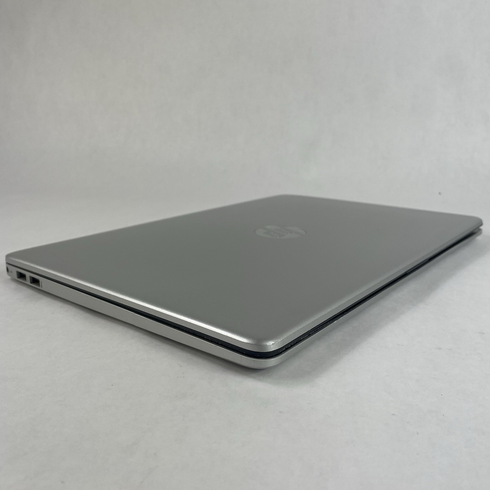 HP 15-dy1051WM 15.6″ i5-1035G1 1.00 GHz 8 GB RAM No SSD/OS/AC – Bad Bottom