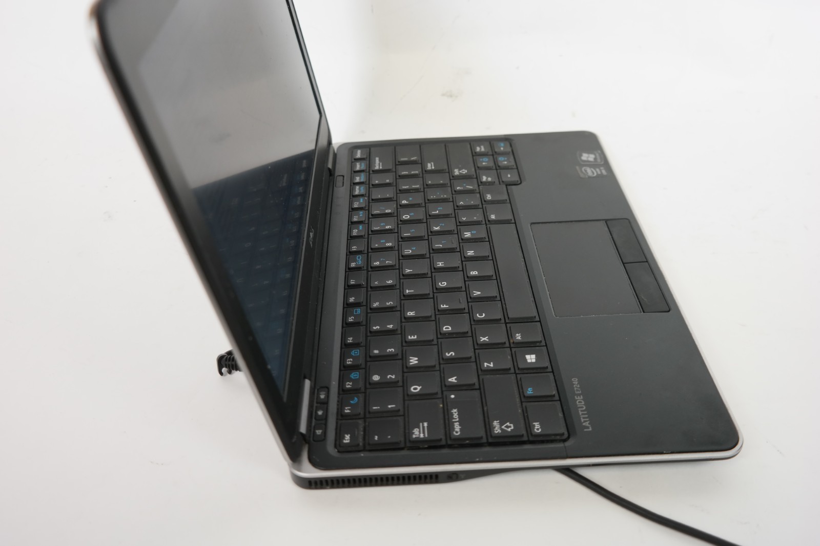 Dell Latitude E7240-intel i5 – No RAM – No HDD – No Battery -Boots to bios