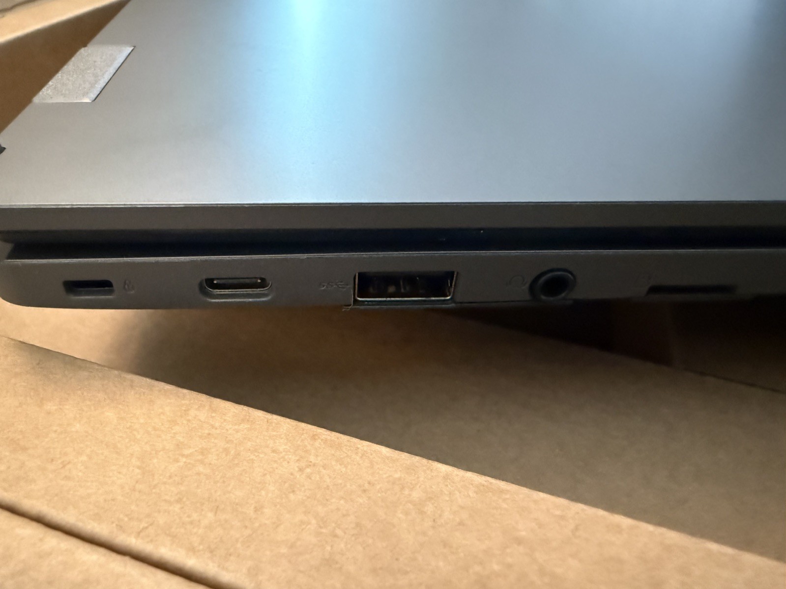 ASUS Chromebook CM1402 14″ FHD Laptop MediaTek Kompanio 520, 4GB RAM, 64GB eMMC