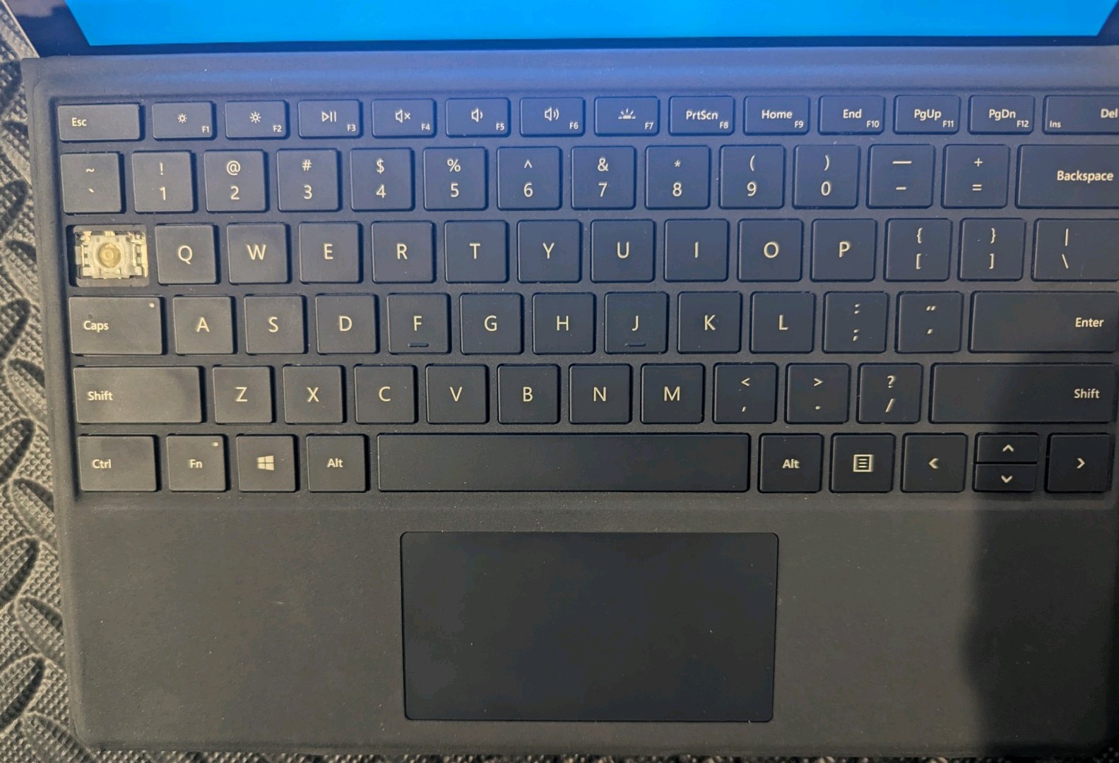 Microsoft Surface Pro 4 4GB RAM 120GB SSD i5 2.40GHz Win 10 Pro Keyboard/Charger