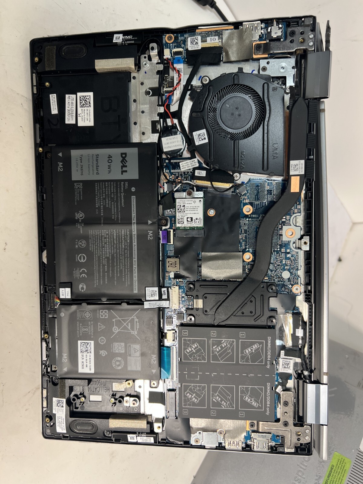 Dell Inspiron 5400 2-in-1 Broken Screen No SSD AS-IS i7-1065G7 1.60 GHz 8 GB Ram