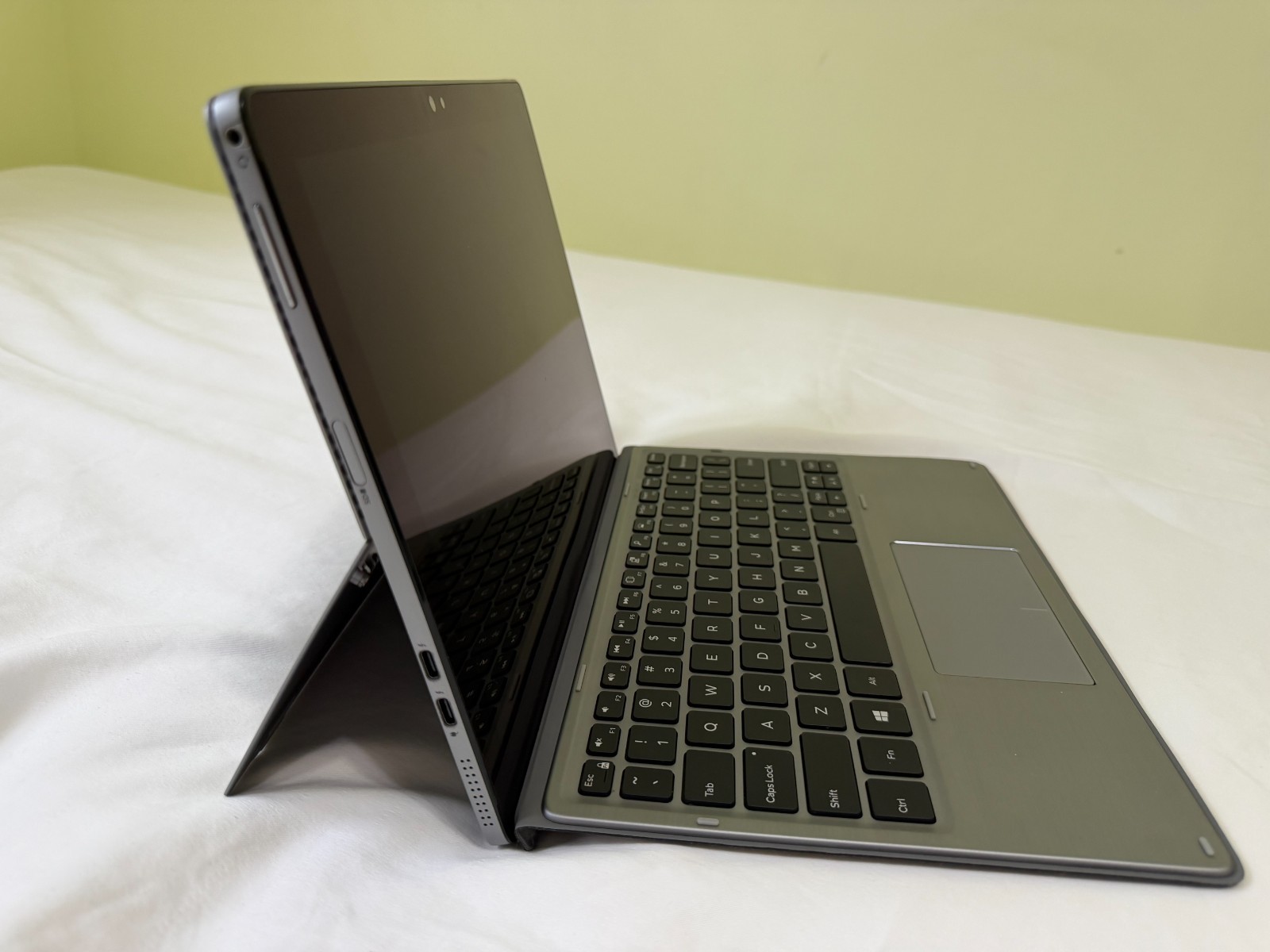 Dell Latitude 7200 2 in 1 12.3″ Core i7-8665U 1.9GHz 16GB RAM 512GB SSD WIN 10