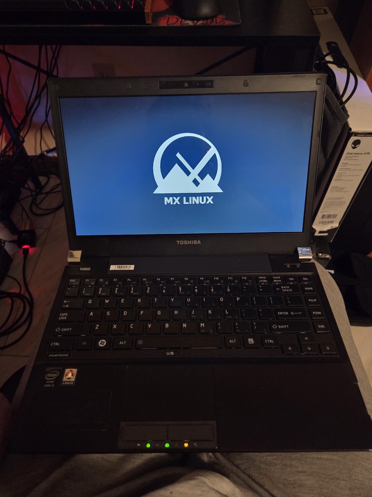 ​FAST Toshiba R835 Laptop – 16GB RAM – Intel i5 – BYO Drive – MX Linux Disc