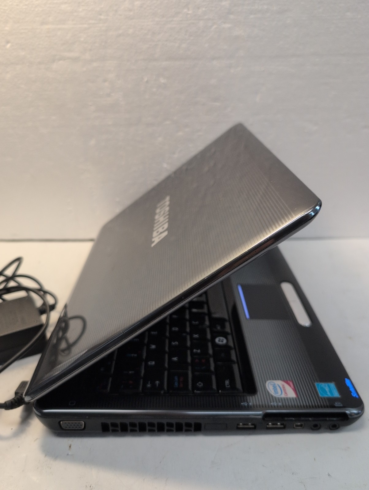 Toshiba Satellite Pro U400 13.3″ Laptop C2D T5550/4GB RAM/ 320GB HDD (NO OS) –