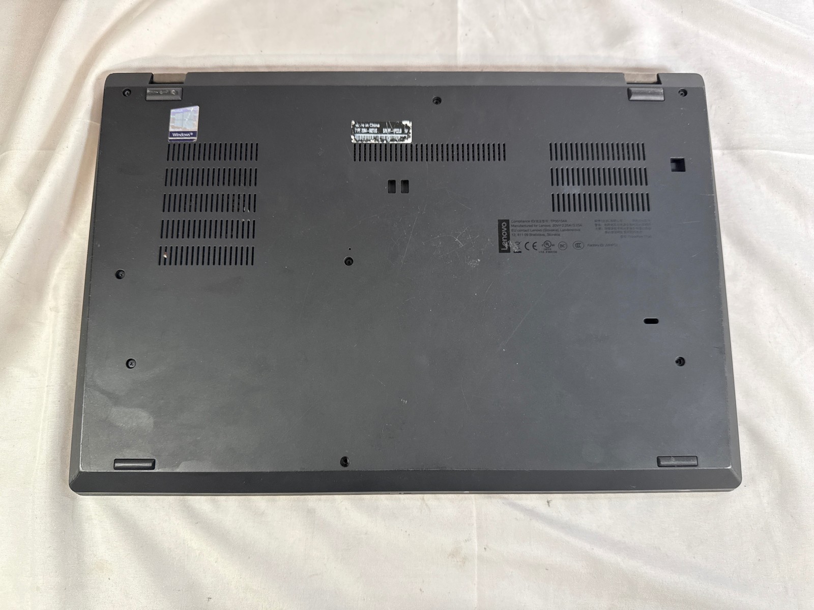 Lenovo ThinkPad T590 Intel Core i7-8665U 16 GB 128GB SSD 15.6″ Charge Port Issue