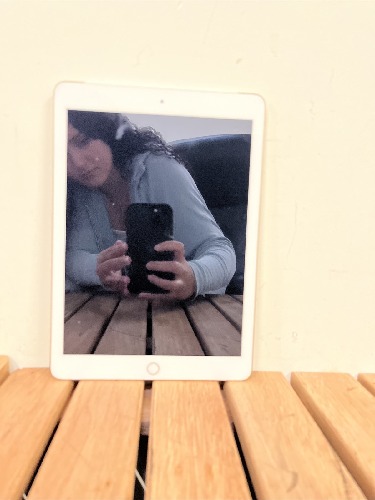 Apple iPad | 5th Generation | 9.7″ Retina* | 32 GB | Model: A1823