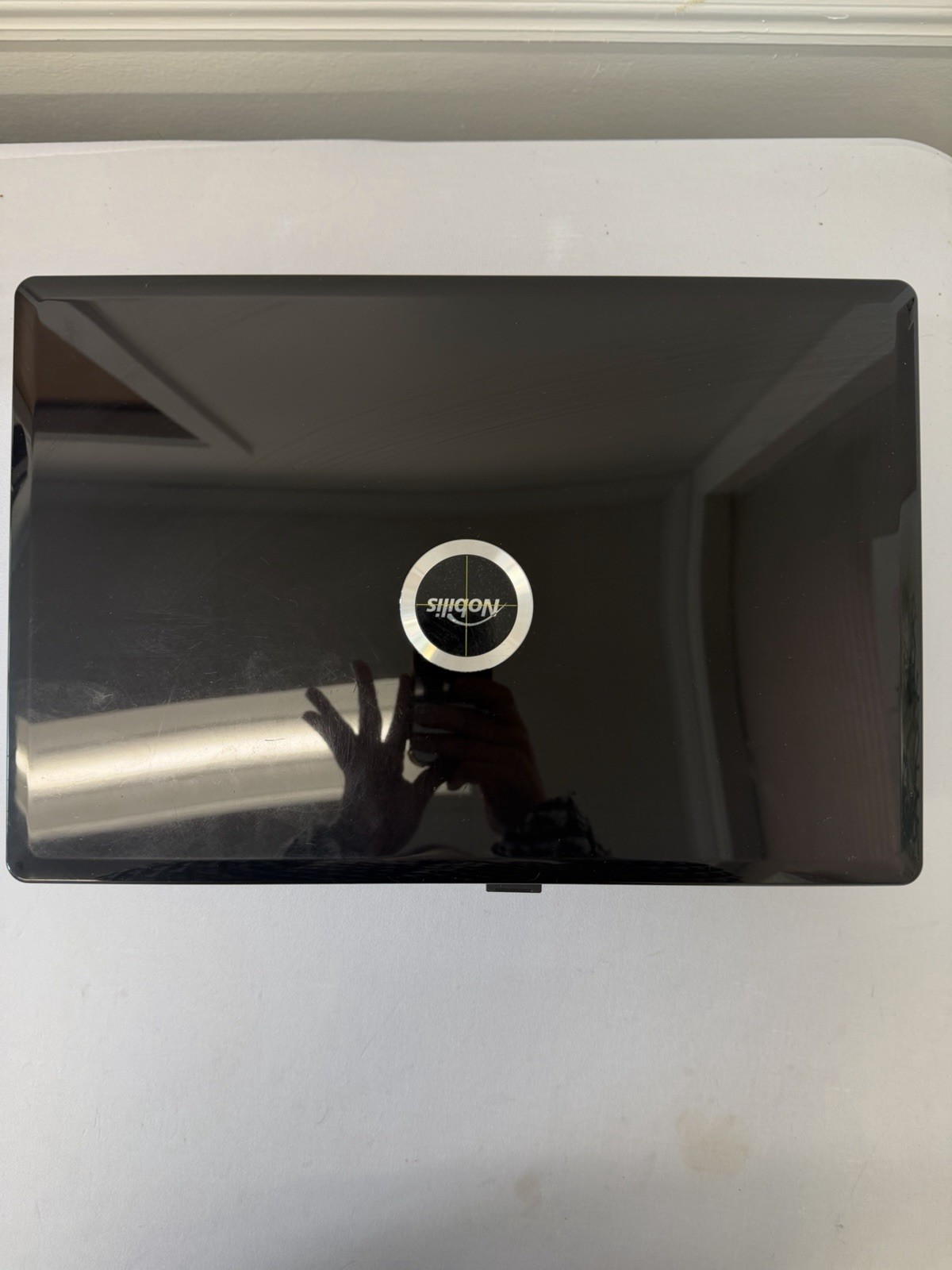 Nobilis N4047 Laptop – Screen Leaking Light – Intel Pentium P6200 – Read Des