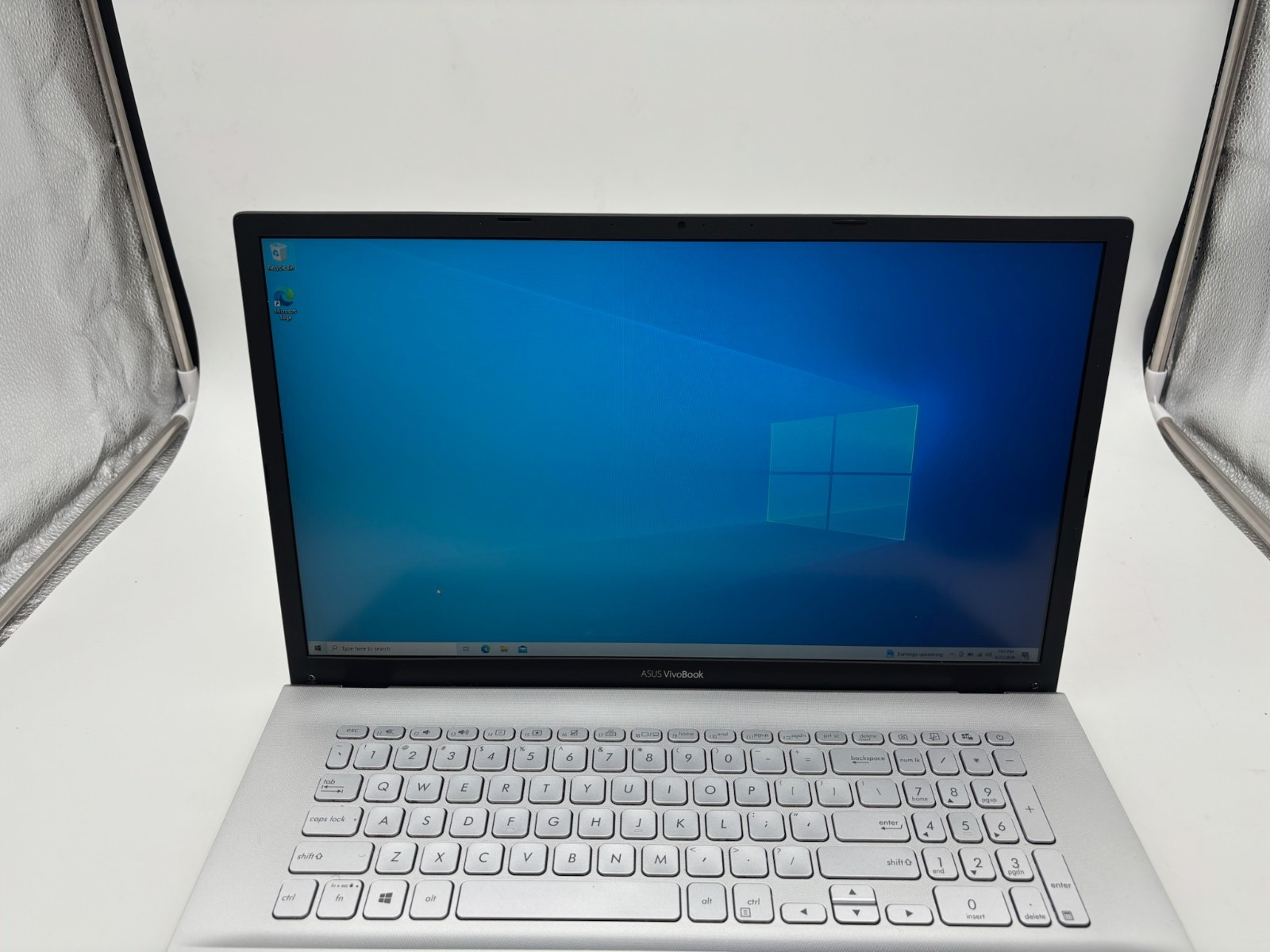 Asus VivoBook S712JA 17.3″ 256 GB SSD 8 GB RAM i5-1035G1 Windows 10 READ