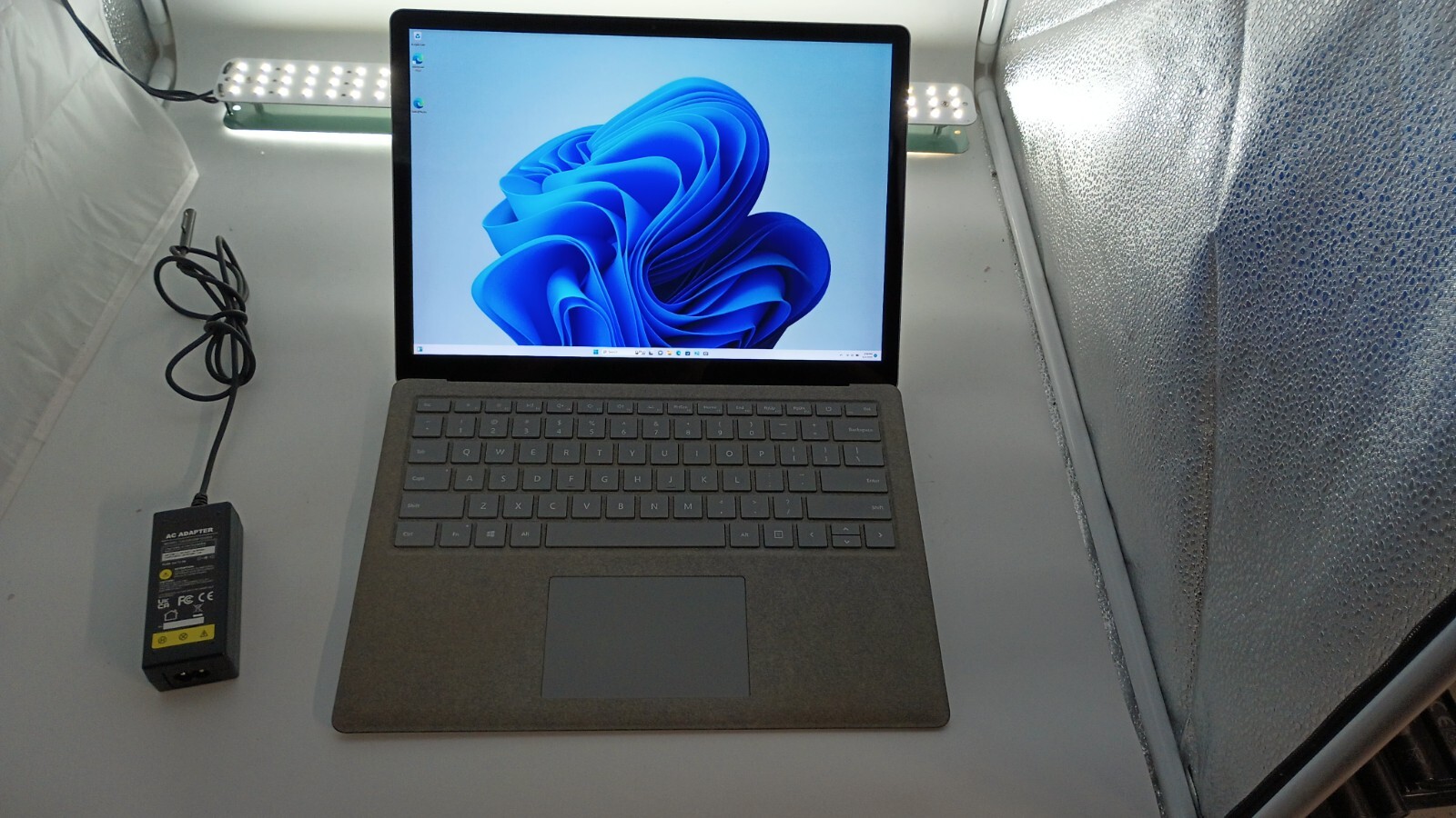 Surface Laptop (4048) w/charger.i5-7300U.8GB.13.5″2k Touch.256GB M.2.W11Pro