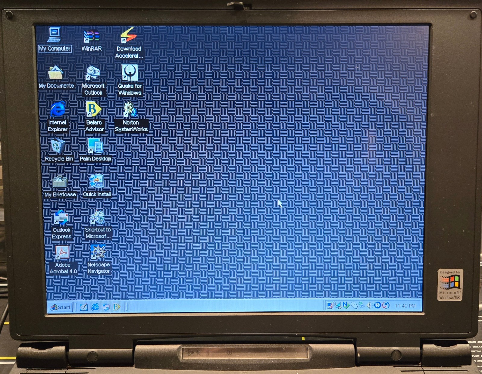 Vintage NEC Ready 230T (AMD K6 @ 300 MHz, 64 MB RAM, Win98SE)