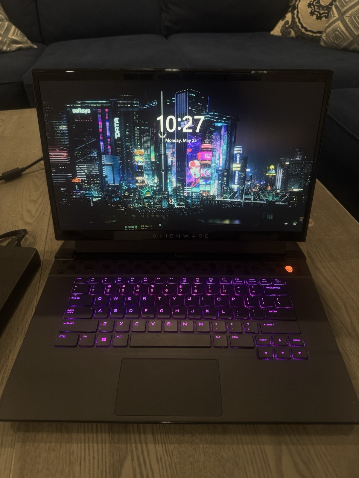 Alienware M17 R3 Gaming Laptop (RTX 2070 Super – i7-10750H – 32GB RAM – 1TB)