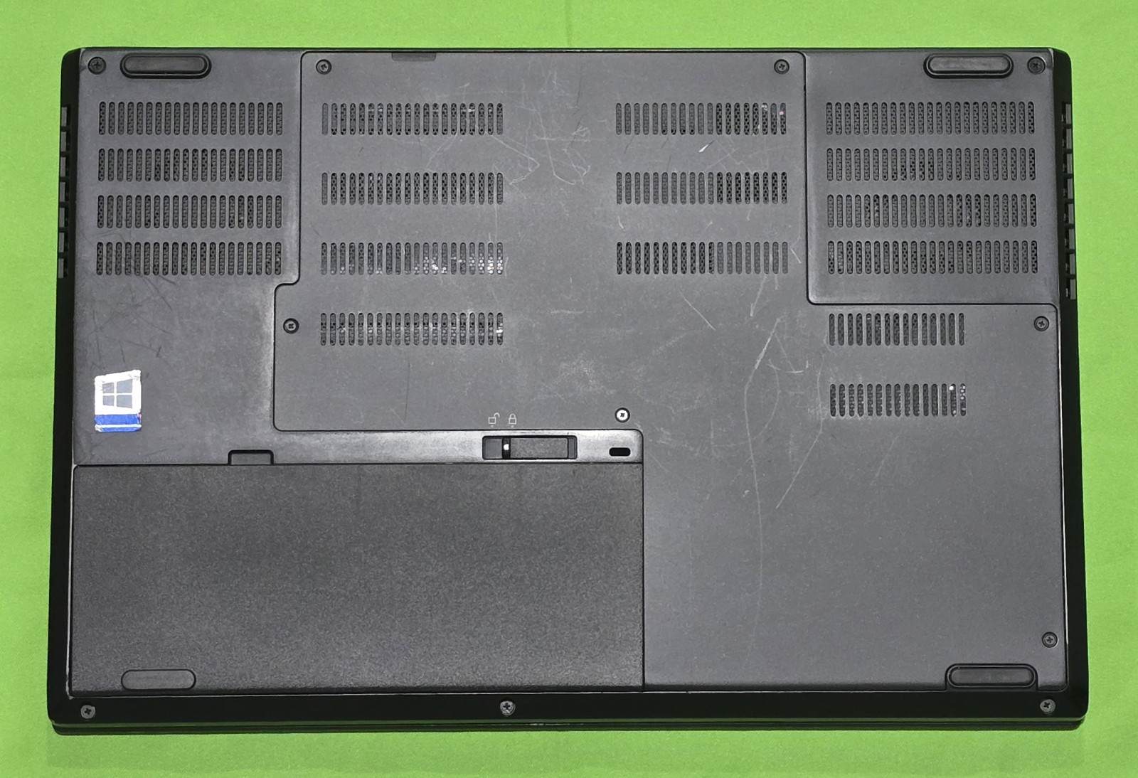 Lenovo ThinkPad P52 Xeon E-2176M 64GB Quadro P2000 2x512GB Win 11 Pro OOBE