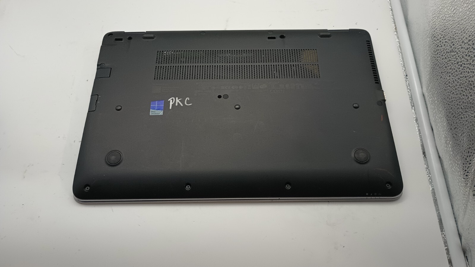 EliteBook 850 G4(122612-45)w/charger.i5-7200U.8GB.256GB SDD.15.6″FHD.W11