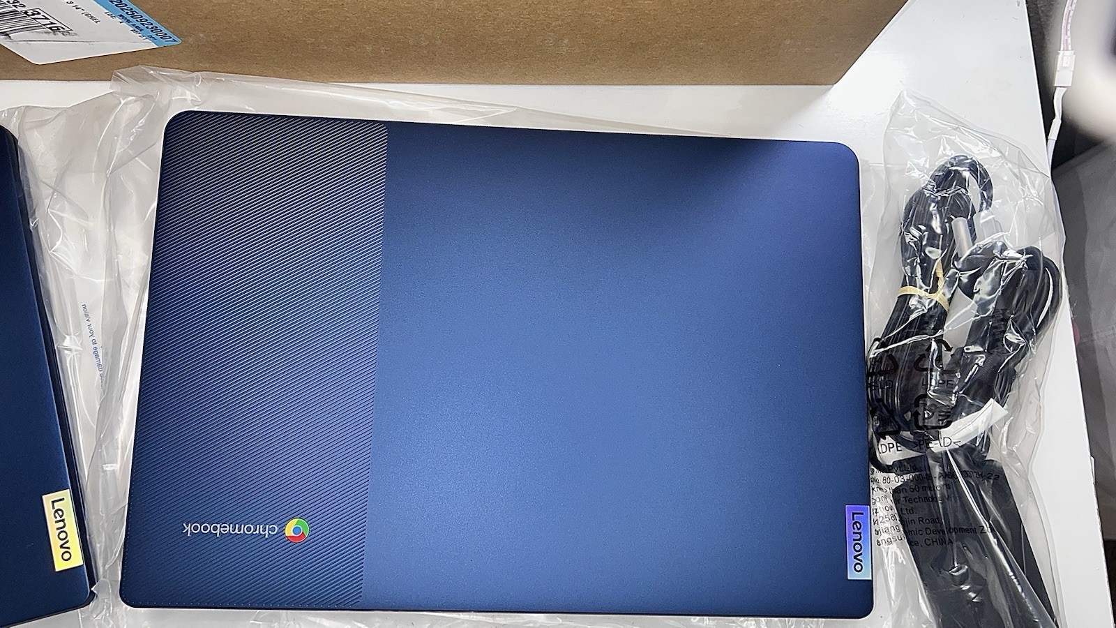 Lenovo IdeaPad Slim 3 Chromebook 14 in Full HD Intel Core i7 13th Gen Blue