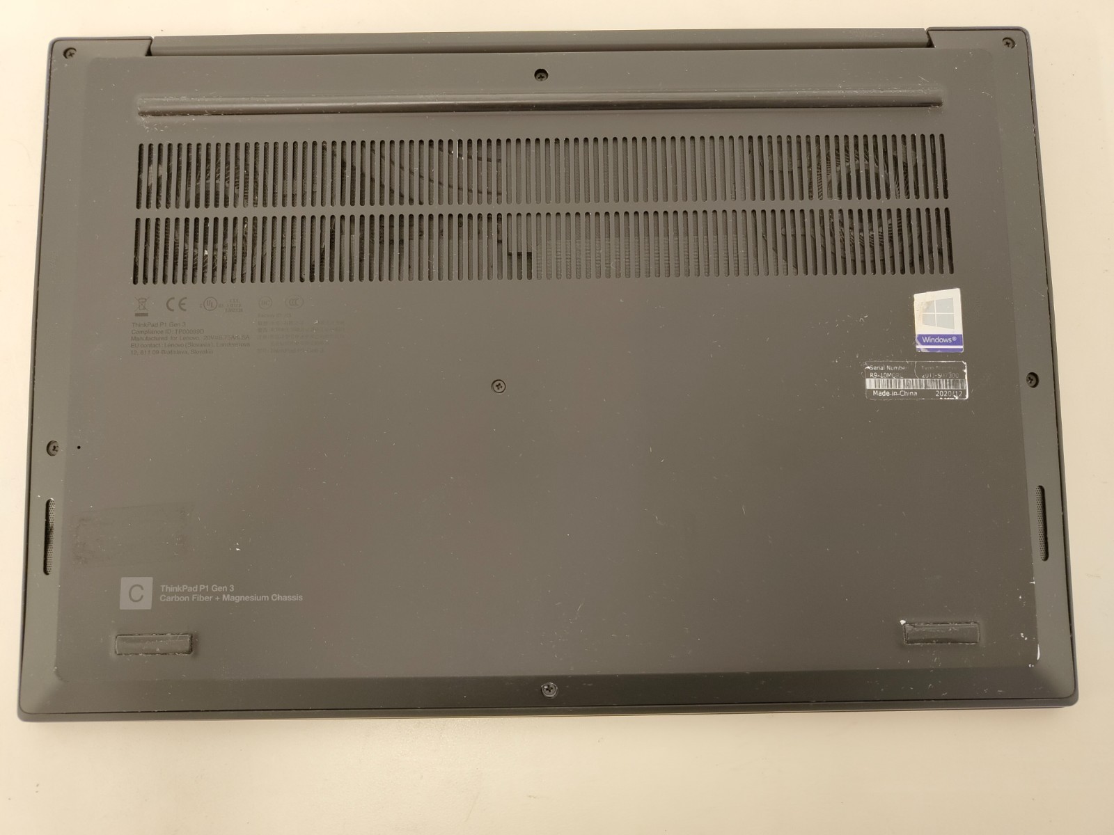 Lenovo ThinkPad P1 Gen 3 i9-10885H 32GB 15.6″ 1TB 1920×1080 NVIDIA T2000