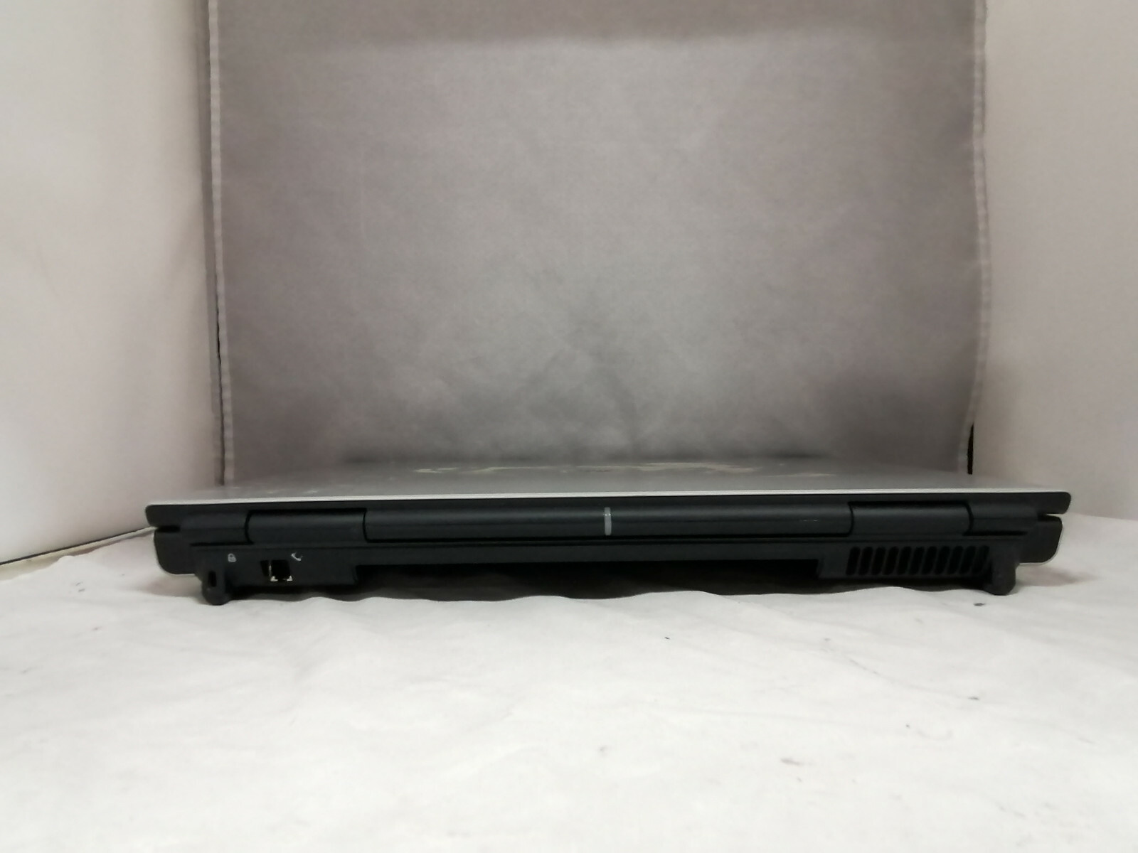 HP Pavilion dv8333cl t2400 2GB DDR2 No Battery No Charger No HDD Powers to Post