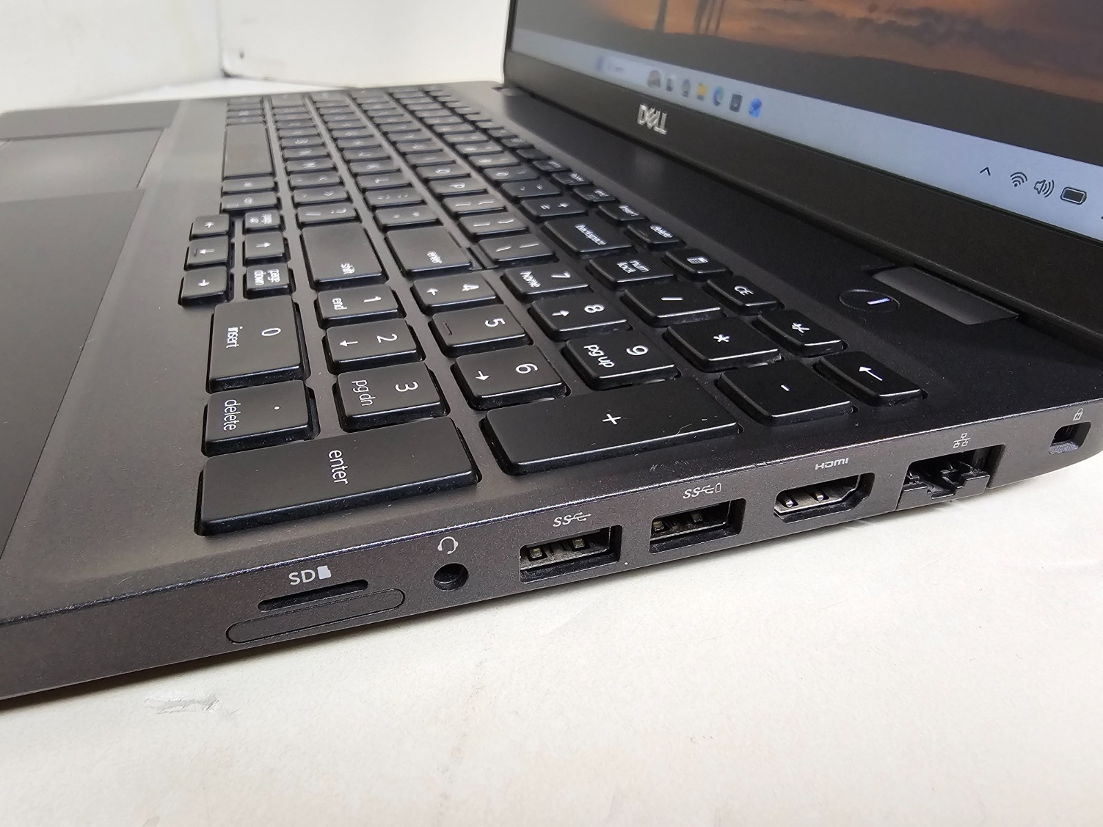 Dell Precision 3540 Laptop – 1.6 GHz i5-8365U 8GB 256GB SSD Webcam 15.6″ – SP01
