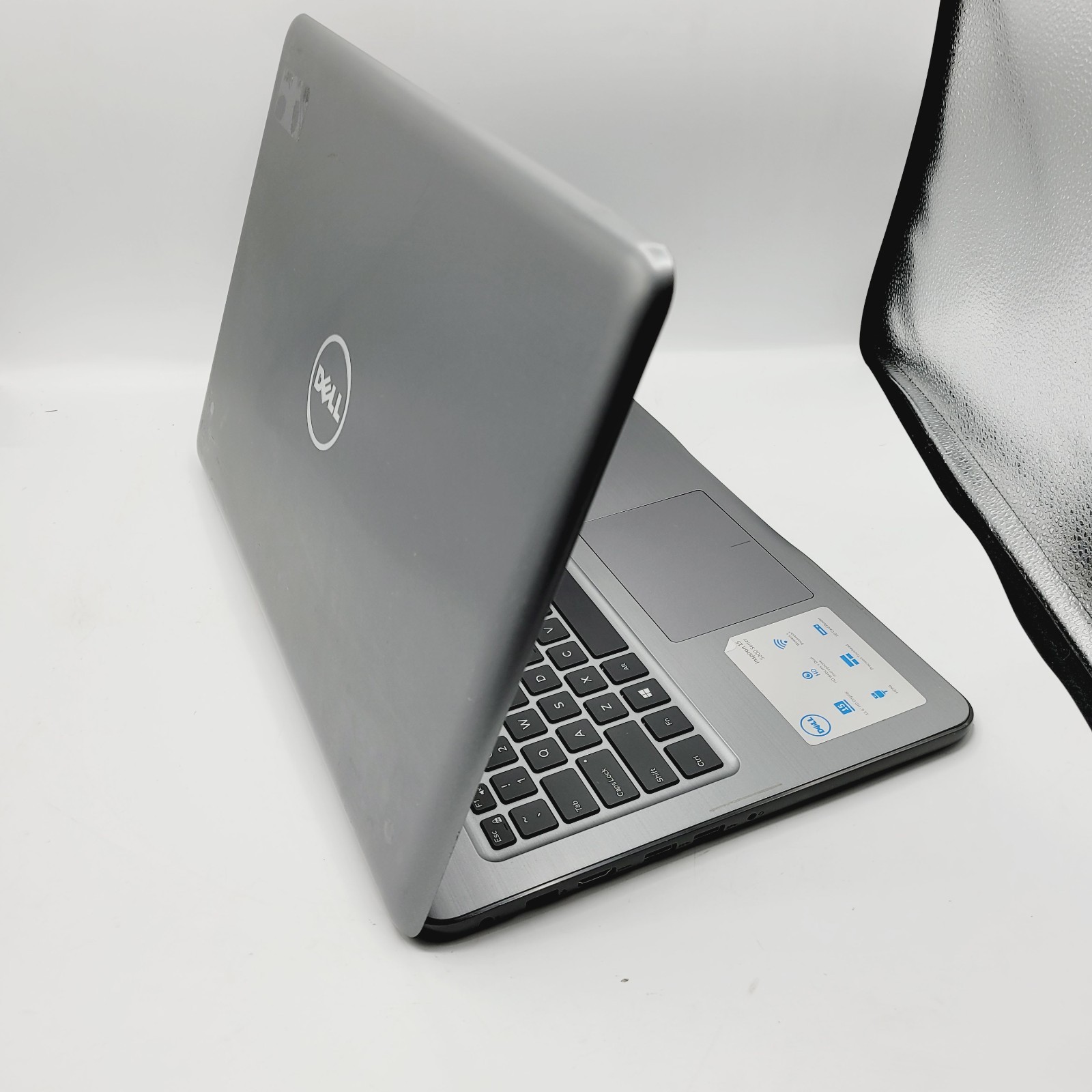 Dell Inspiron P66F Core i5-7th Gen No RAM No HDD 15.6″ – FOR PARTS