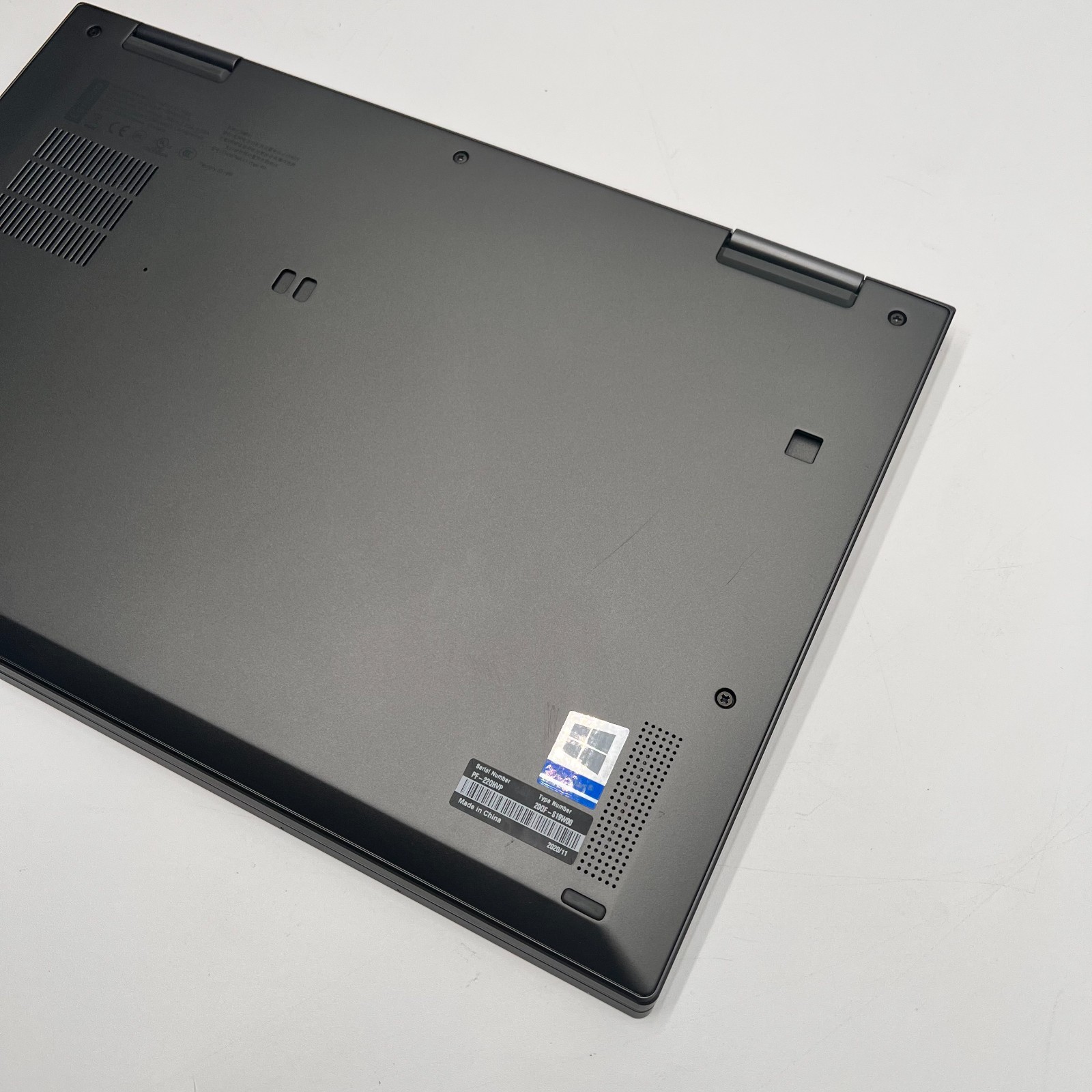 Lenovo ThinkPad X1 Yoga 4th Gen 14″ i7-8665U 16GB RAM 512GB SSD No OS | TESTED