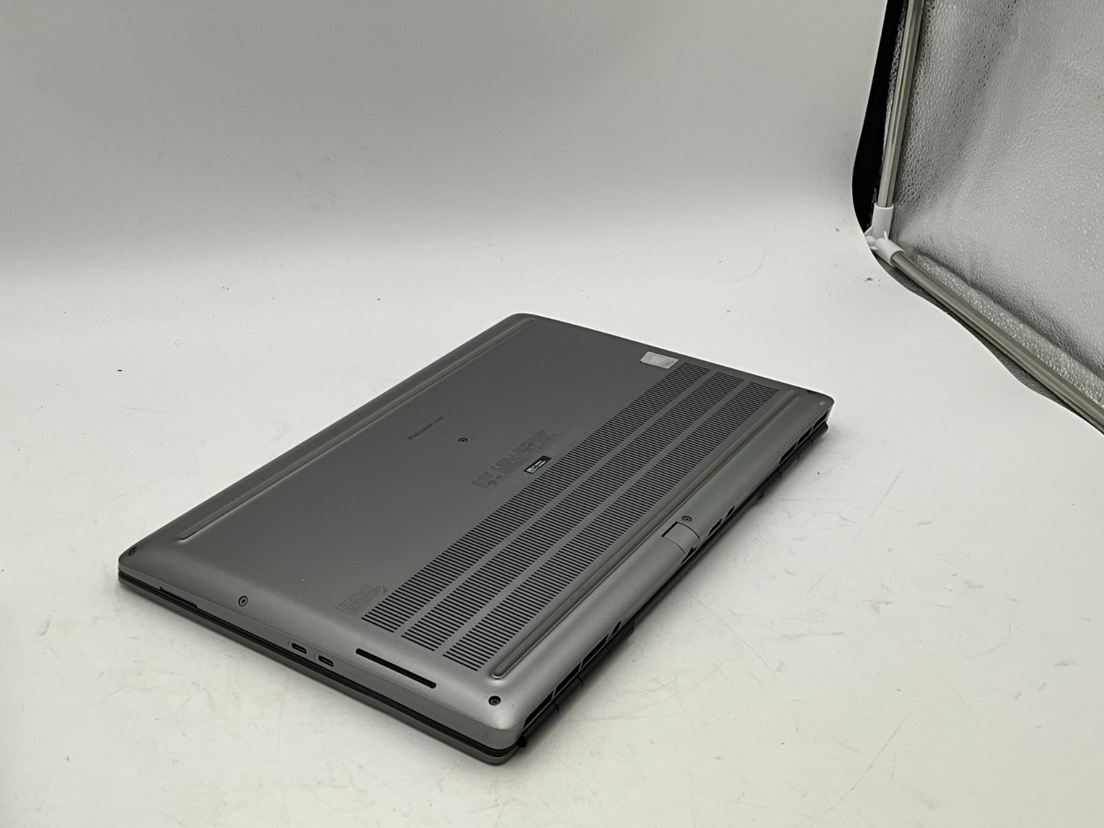 DELL Precision 7560 i7-11850H 2.50 64GB 1tb T1200 15.6″ WIN11 laptop 24NJ6J3