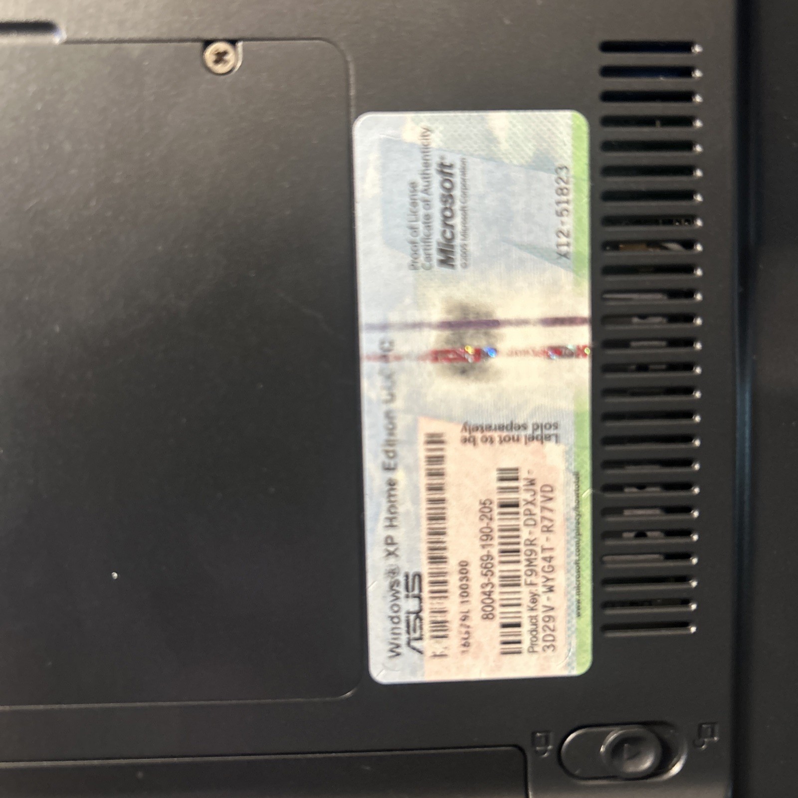 ASUS Eee PC 900 Vintage Netbook – Windows XP – Charger & Case Included