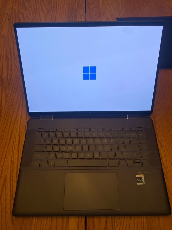 HP Spectre x360 16″ OLED 2-in-1 / i7 / 32GB / 1TB / Arc A370M / Touch-Screen Pen