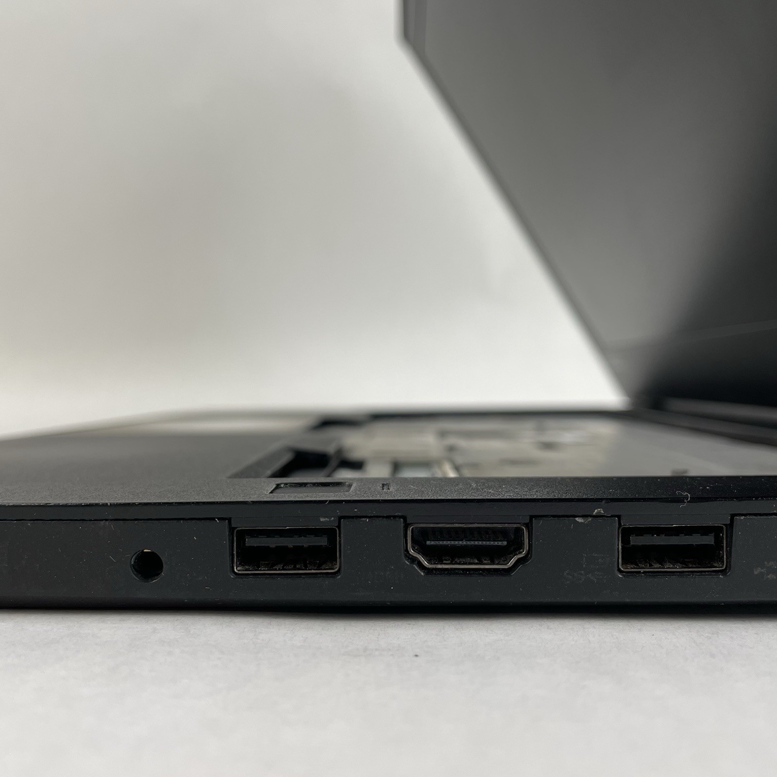 Lenovo ThinkPad T480 14″ i5-8350U 1.70 GHz 8 GB RAM No SSD/OS/AC/Batt – READ