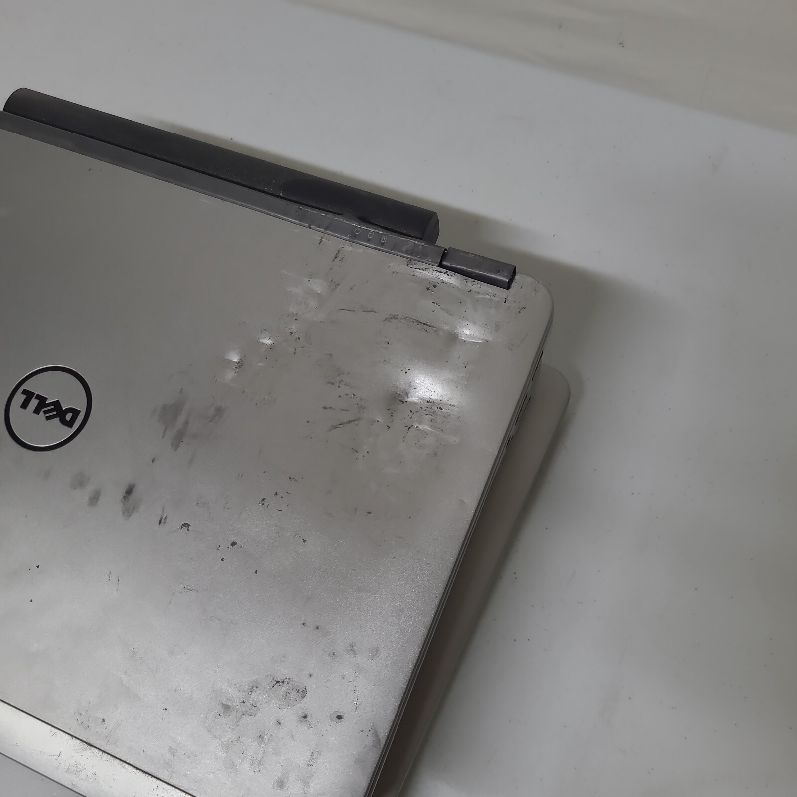 Dell Latitude Laptops E6440 14″ NO OS NO HDD READ AS IS CRACKED SCREENS