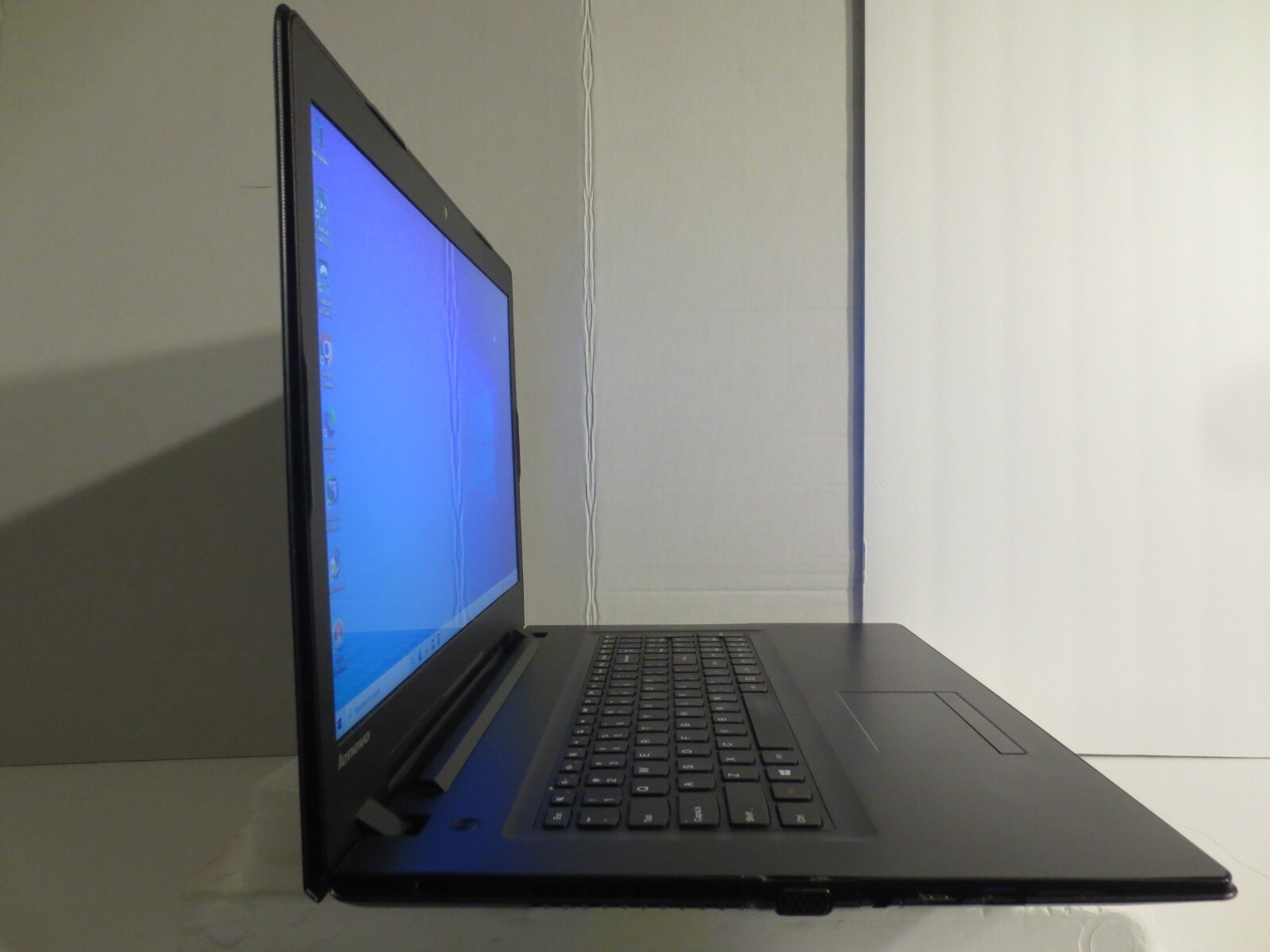 LENOVO IDEAPAD 300-17ISK- 17.3 CORE i5-6200U@2.30GHz 8GB RAM 1TB SSD WIN10
