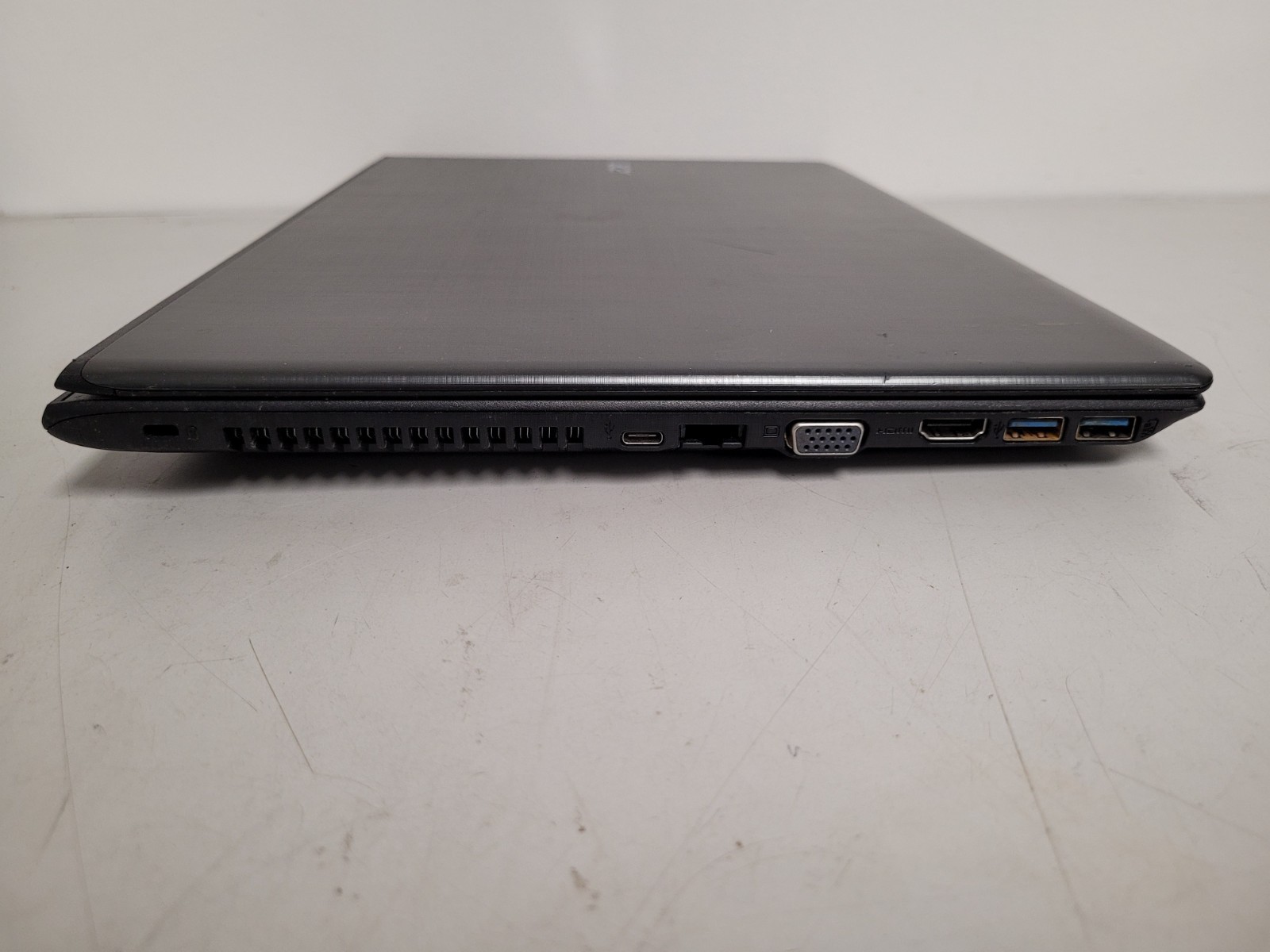 Acer aspire E5-576 16.6″ i3-8130u 2.2ghz 6gb ram 1tb hdd NXGRYAA0019180BC847600