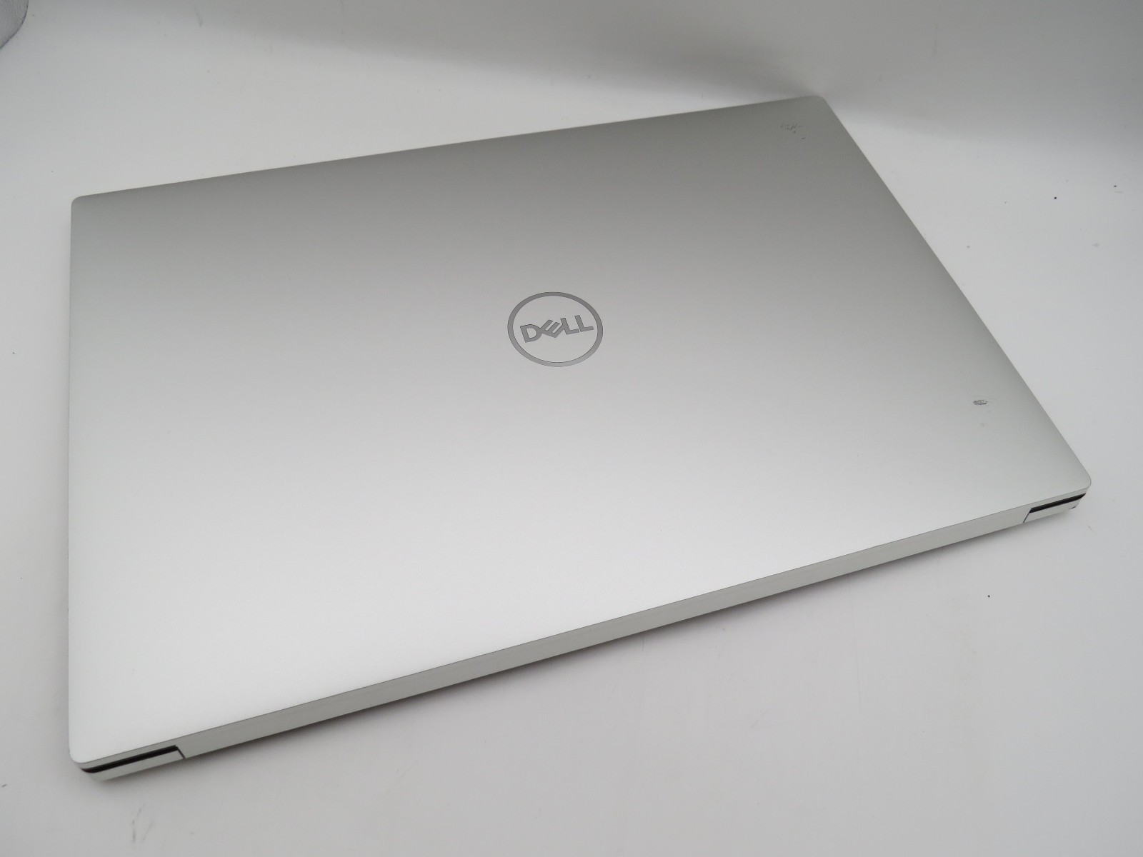 Dell XPS 15 9500 i7-10750H 16GB DDR4 512GB m2 GTX1050 ti 15.6″ 4K Touch Win11