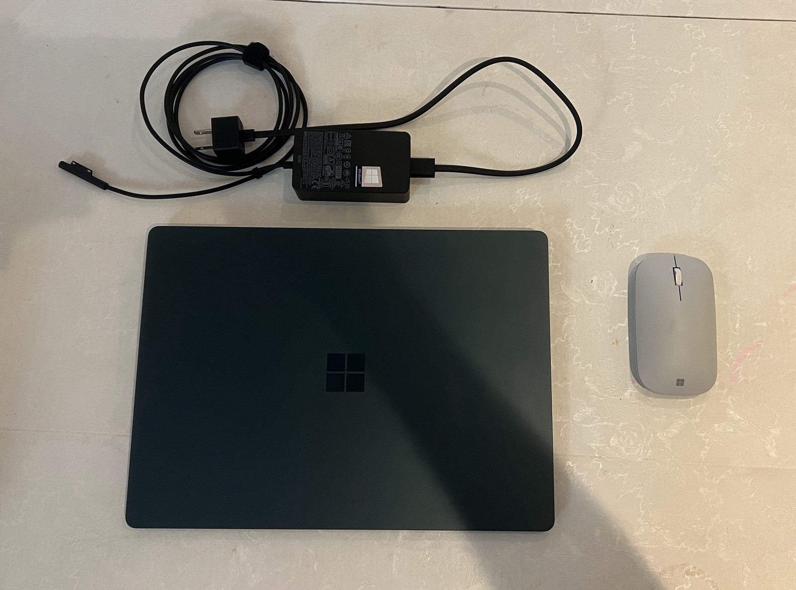 Microsoft Surface Laptop 2 1769 i5-8250U 8GB RAM 256GB 13.5″ + Surface Mouse