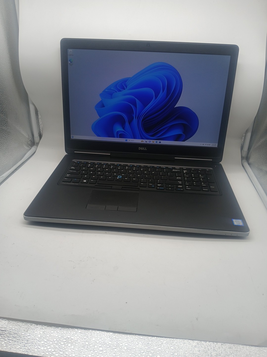 Dell Precision 7710 Intel Xeon E3-1535M 2.90GHz V5 32GB RAM 1TB NVMe Win 11Pro