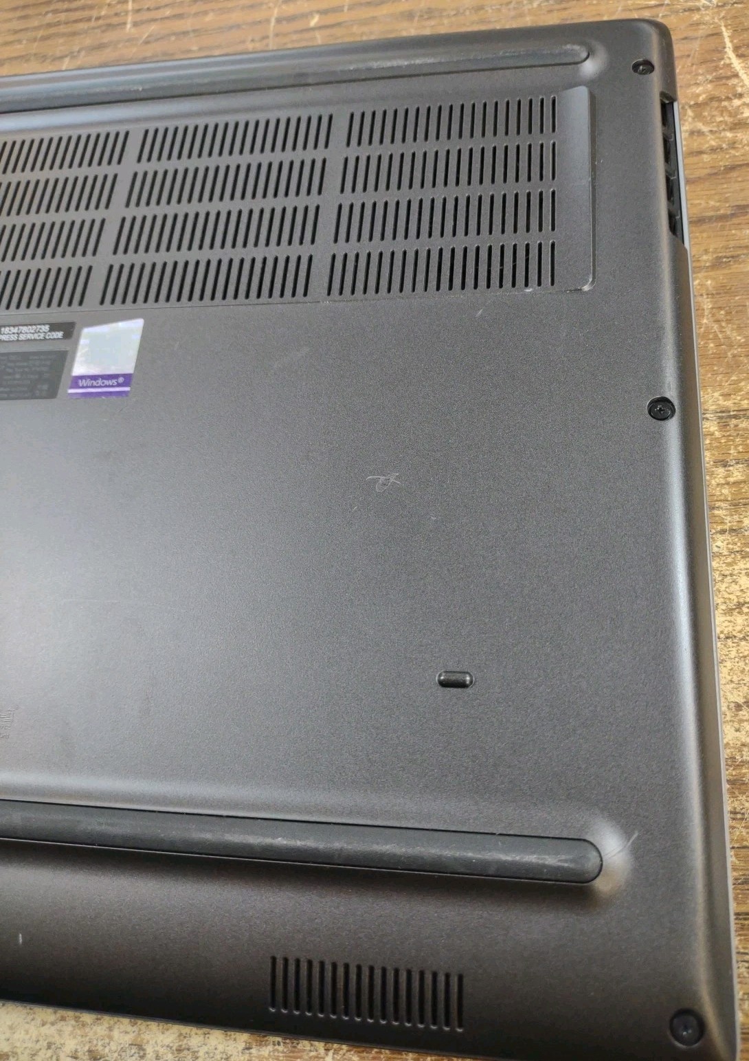 Dell Precision 7540 15.6″ W/ i7-9850H 2.6GHz 16GB 256GB SSD