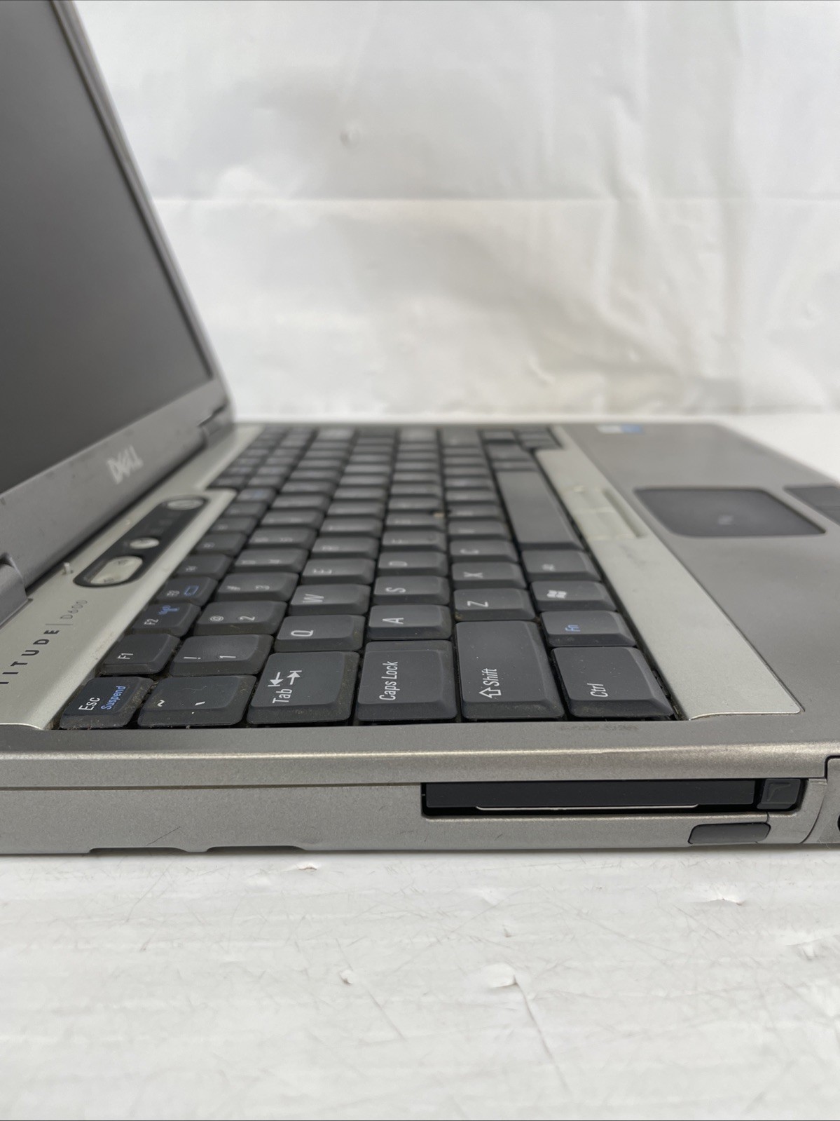 Retro Gaming Dell Latitude D600 Pentium M 1.4GHz 1GB RAM 60GB HDD Windows XP