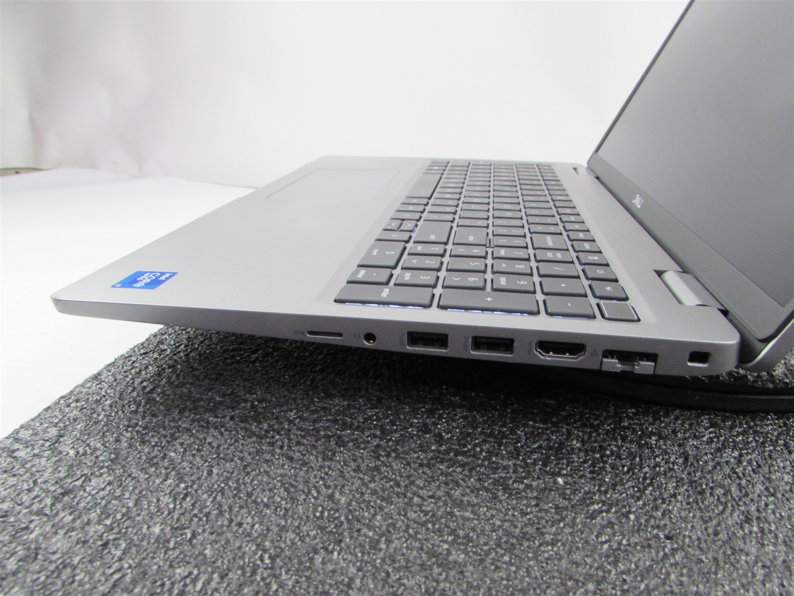 DELL LATITUDE 5520 1920X1080 FHD CORE I7-1185G7 NO SSD 4GB RAM NO O.S