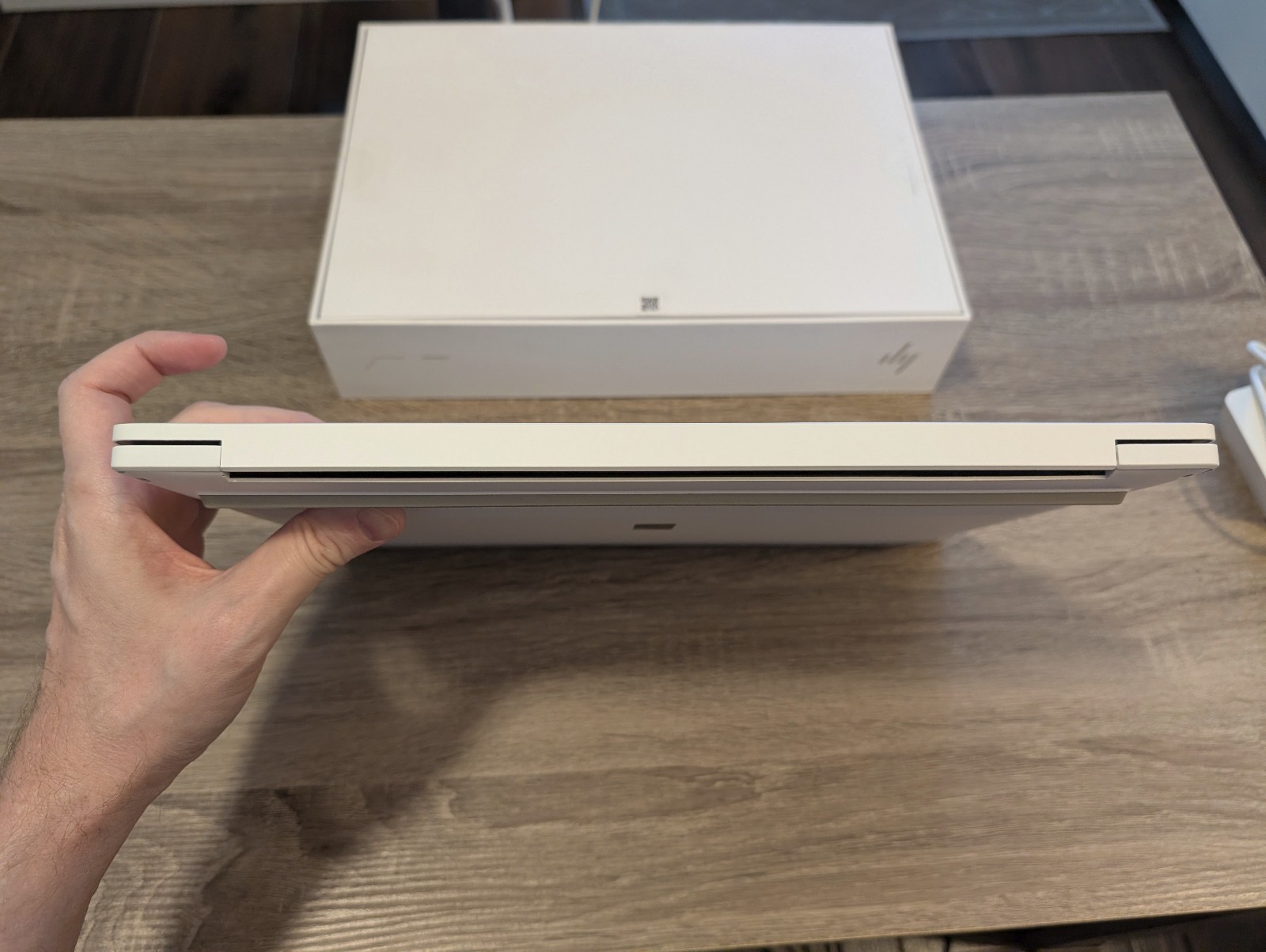 HP Dragonfly Pro 14″ Ryzen 7 7736u 16gb RAM 512GB SSD laptop white