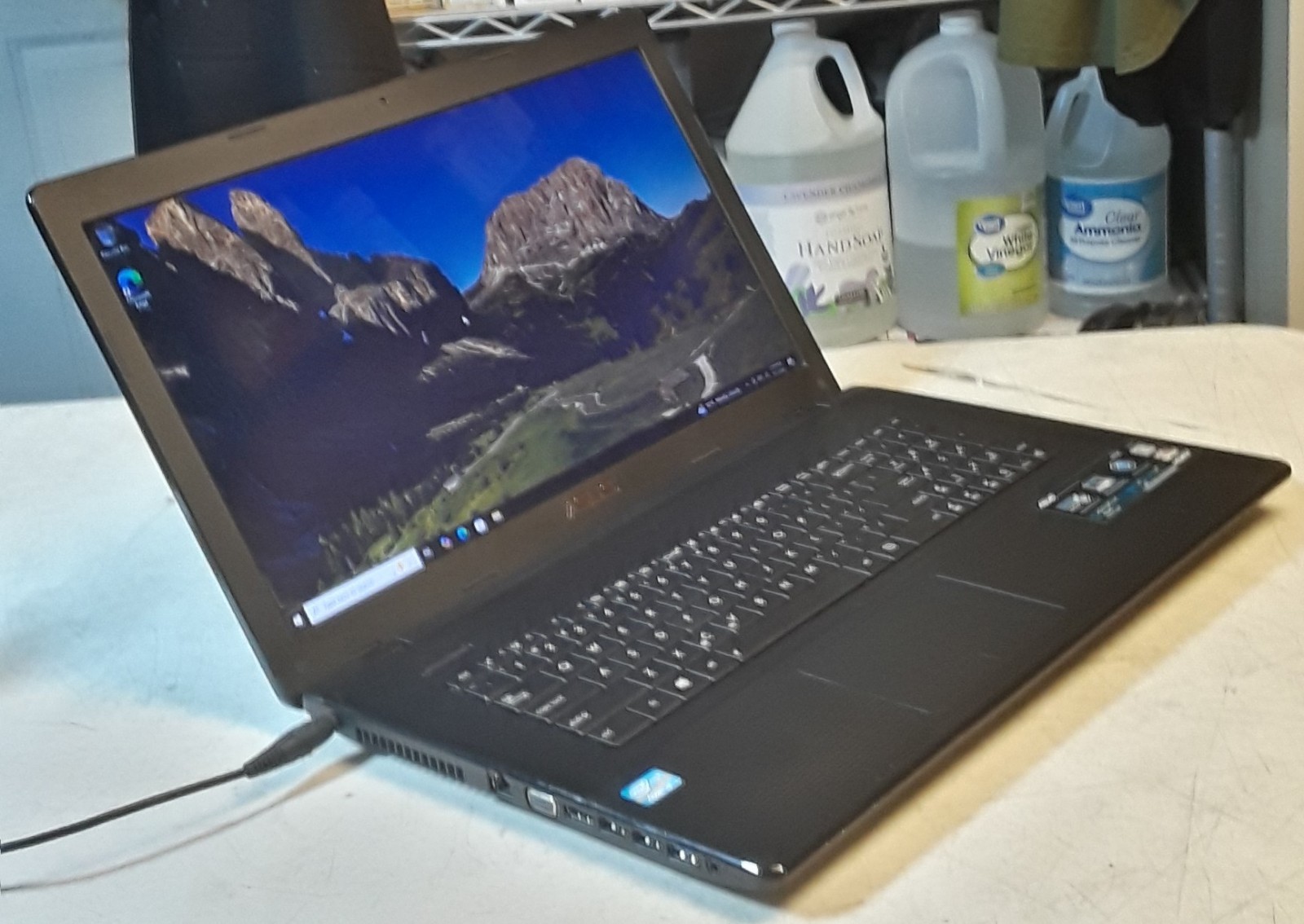 Windows 10 MINT ASUS F75A 17.3″ Intel Core i3 2.30GHz 8GB RAM 500GB and Charger