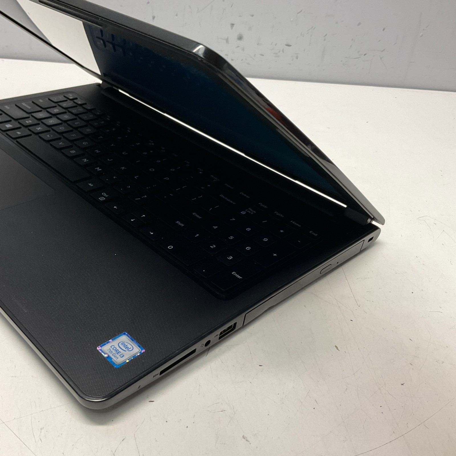 Dell Inspiron 3567 15.6″ Laptop Intel Core i3-7100U @ 2.40 GHz 8GB 1TB HDD Win10