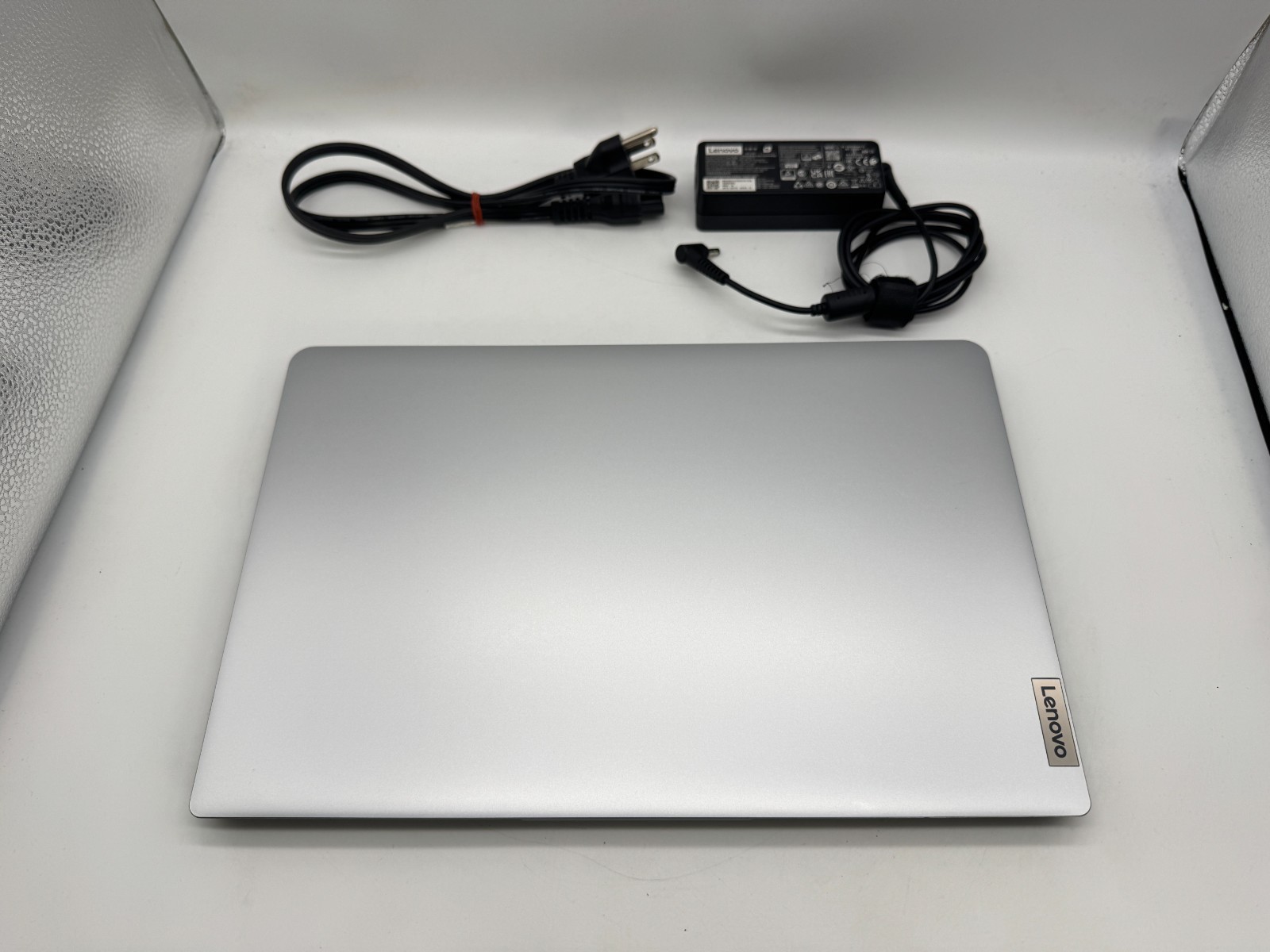 Lenovo Ideapad 1 15IAU7 15.6″ Touch laptop Intel Core i3 256GB 8GB 82QD00DHUS
