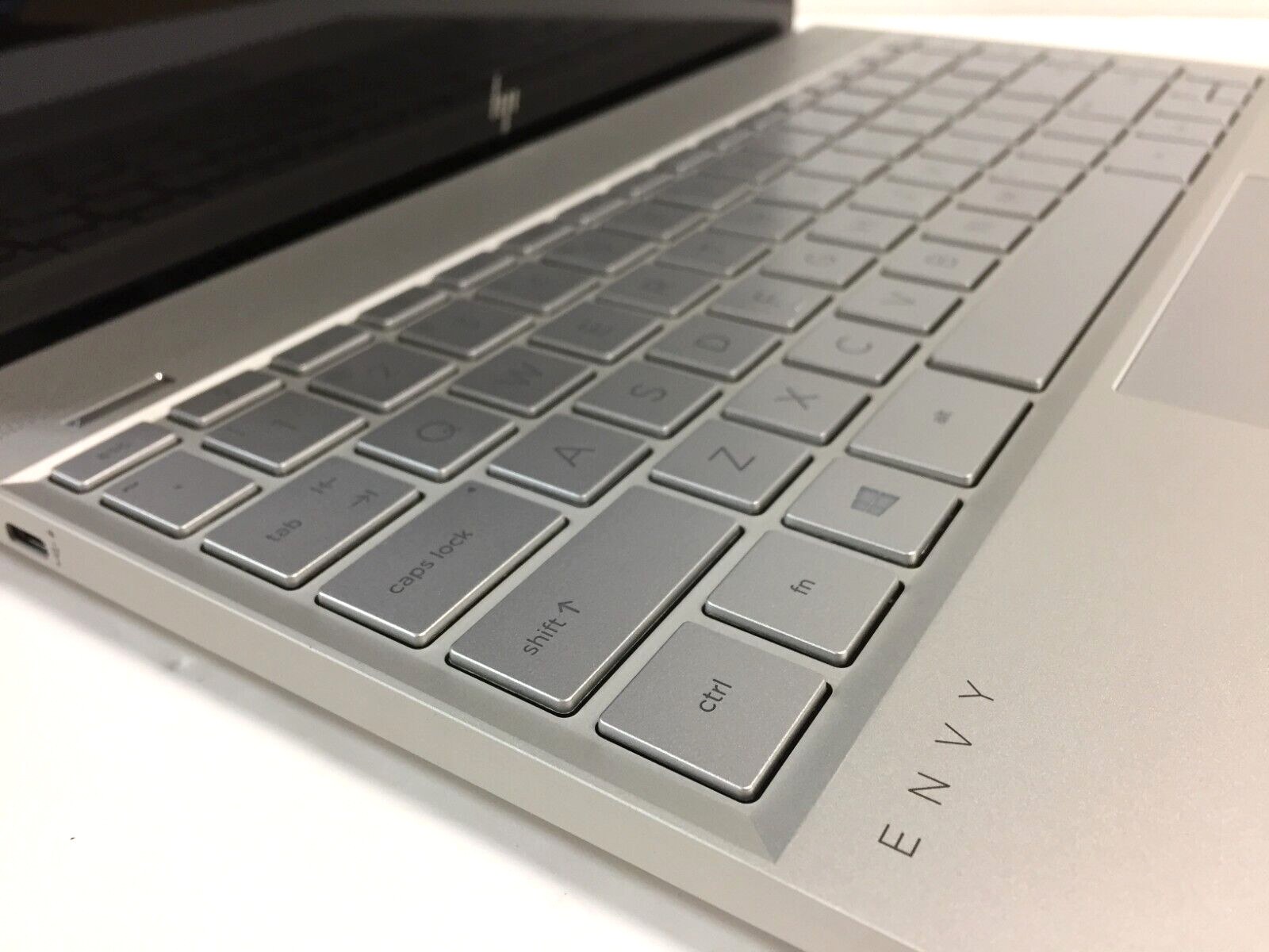 HP Envy 13-aq0011ms 13.3″ Touchscreen Laptop/Intel i5-8265U/8GB/512GB SSD/Win10