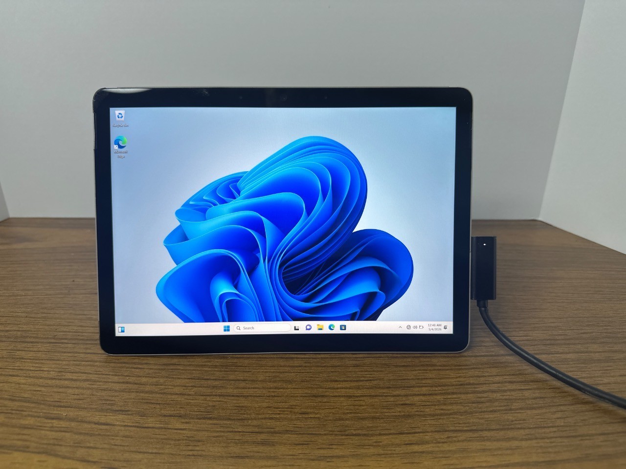 Microsoft Surface Go 2 | 10.5’| Pentium 4425Y | 8GB | 128GB SSD | *BAD BATT*