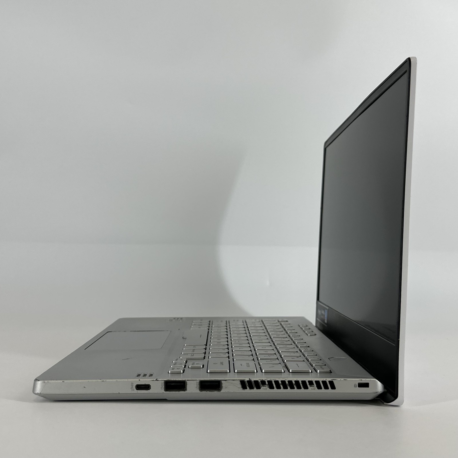 Asus ROG Zephyrus G14 GA401 14 144Hz FHD 3.3GHz Ryzen 9 5900HS 16GB 1TB RTX 3060