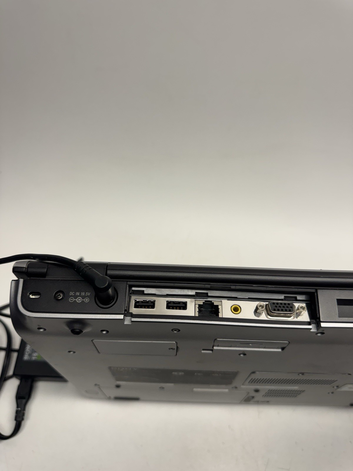 Vintage Sony Vaio PCG-8QEL Pentium Windows 7 DVD 1.25GB RAM 70GB Hard 15″