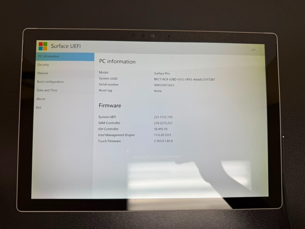 Microsoft Surface Pro 5 12.3″ i7-7660U 8GB RAM 256GB SSD Yellow Spot LCD Used