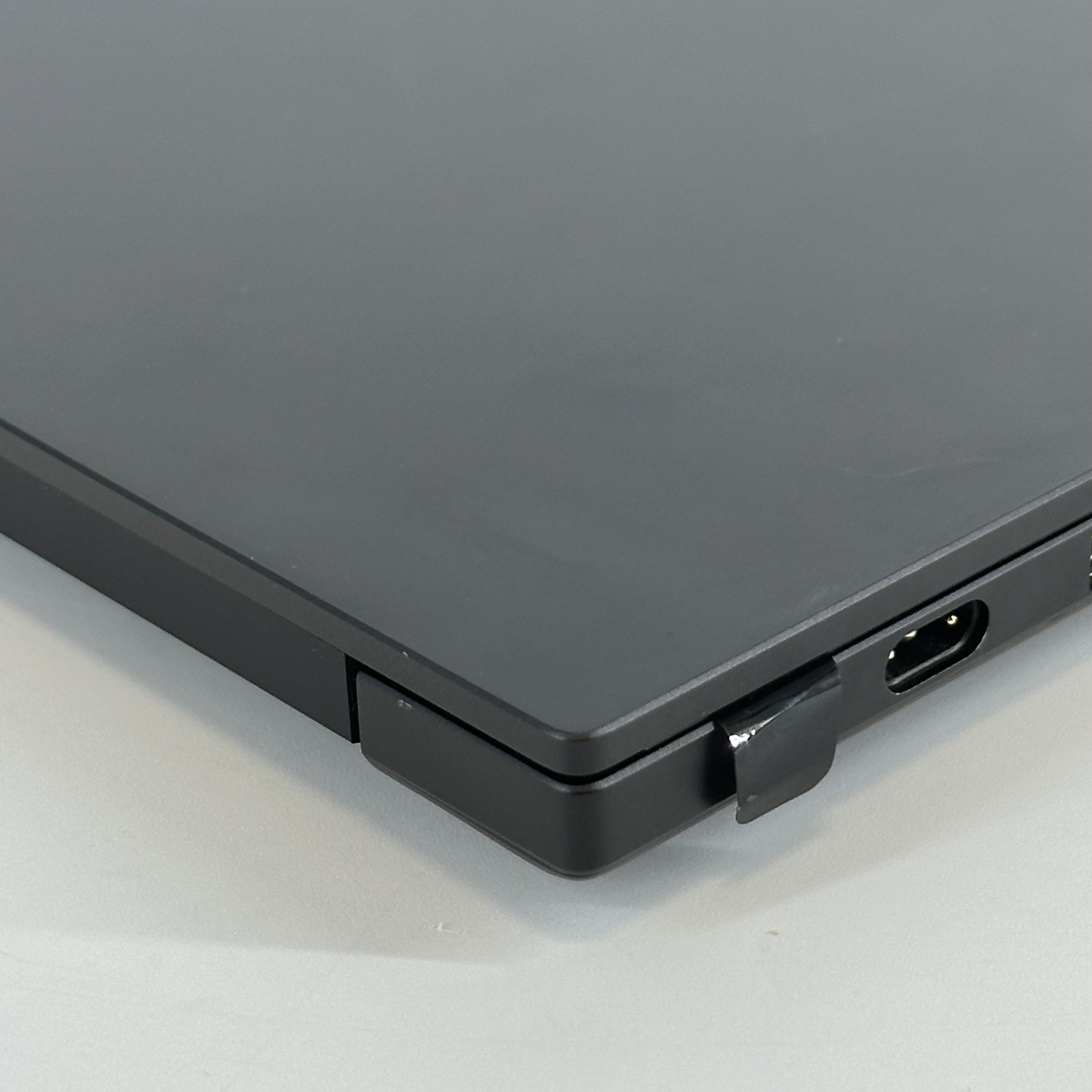 Razer Blade 14 120Hz 2025 2.0 Hz Ryzen AI 9 365 16GB 1TB SSD RTX 5060 BENT FRAME