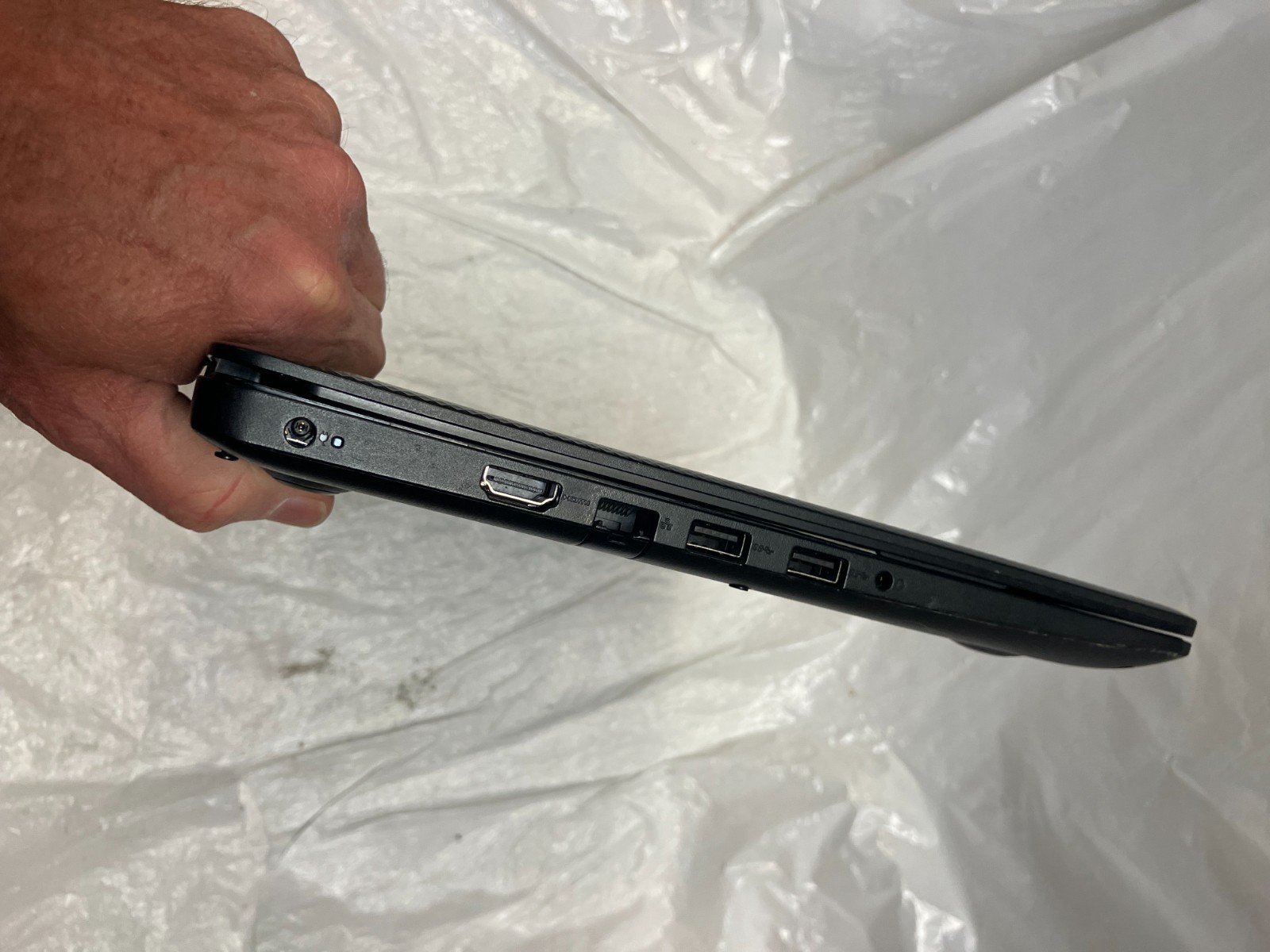 DELL VOSTRO 3490 INTEL CORE I5-10210U NO RAM NO HD screen broken For Parts