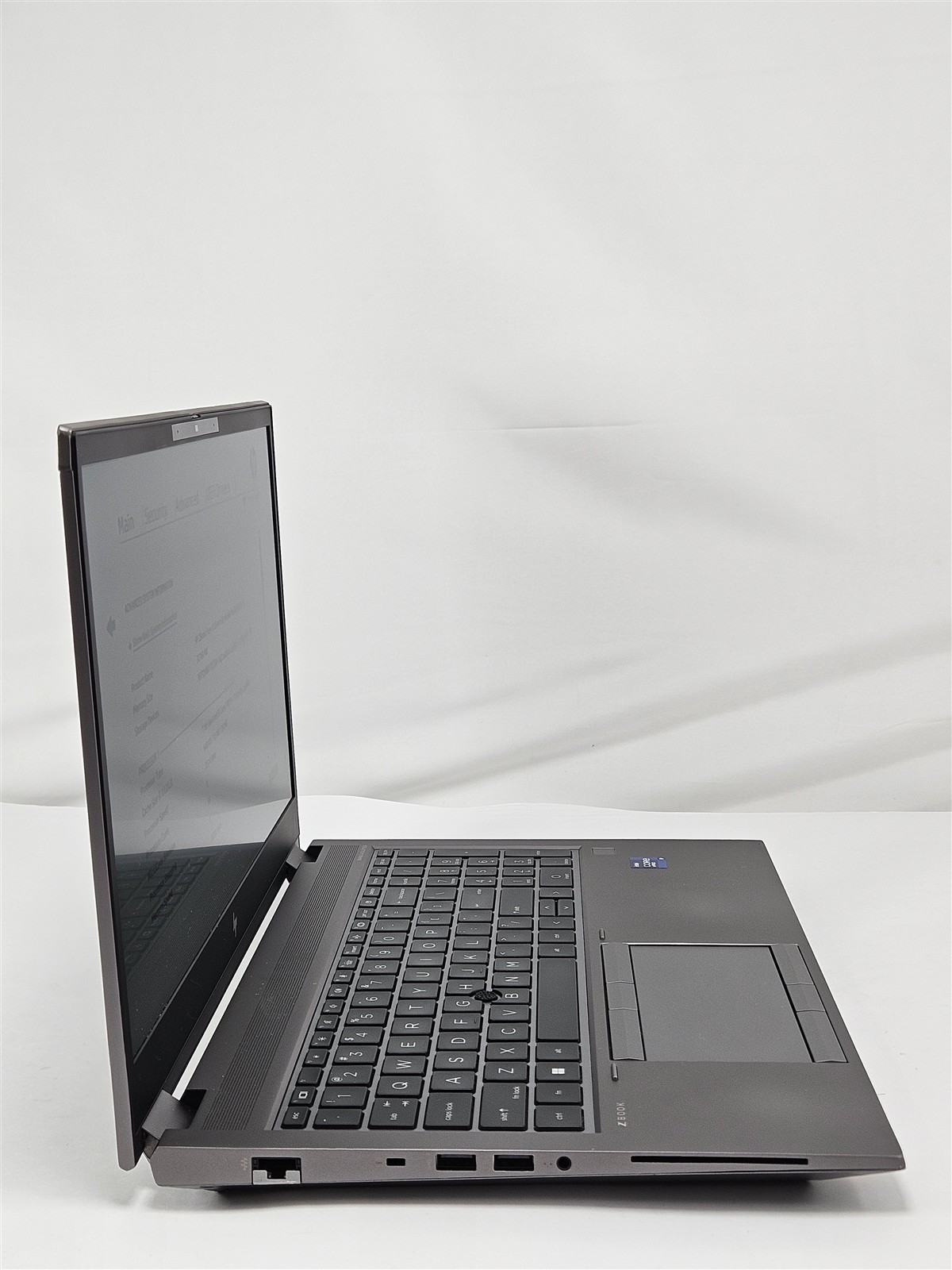HP ZBook Fury 15 G8 i9-11950H 32GB 1TB SSD 15.6″ FHD RTX A4000